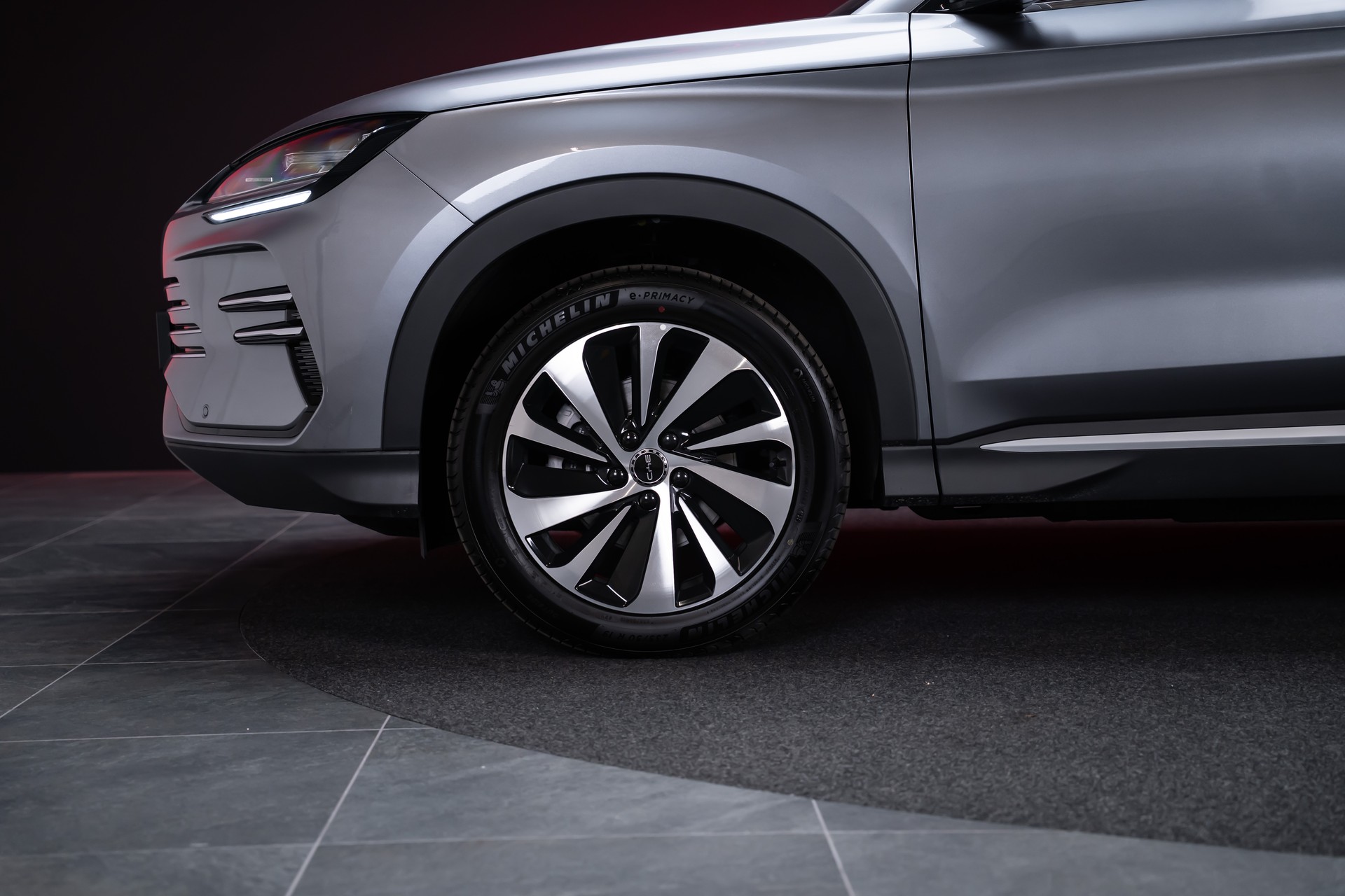 BYD Seal U DM-i Design AWD / Panorama / Head-Up Display / 360° Kamera-image-8