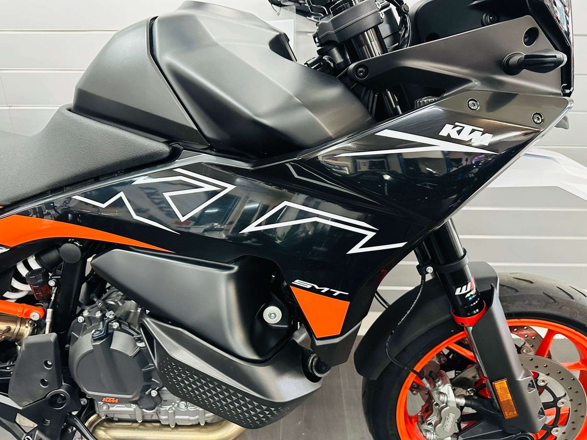 KTM 890 SMT-image-1