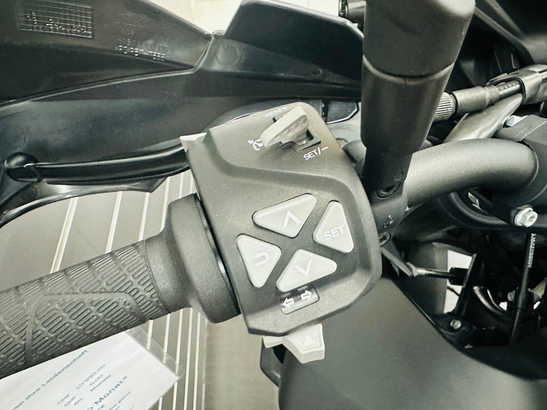 KTM 890 SMT-image-7