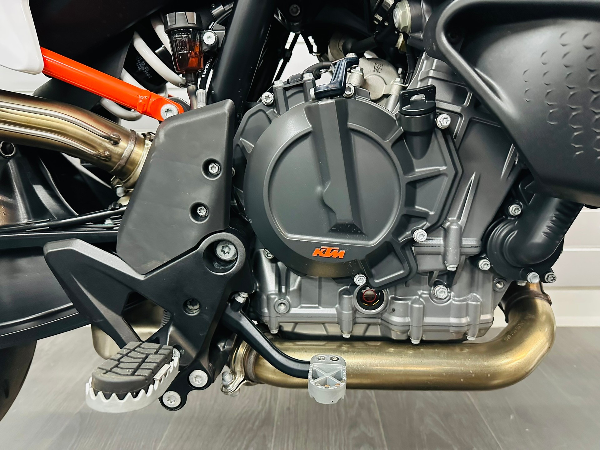 KTM 890 SMT-image-6