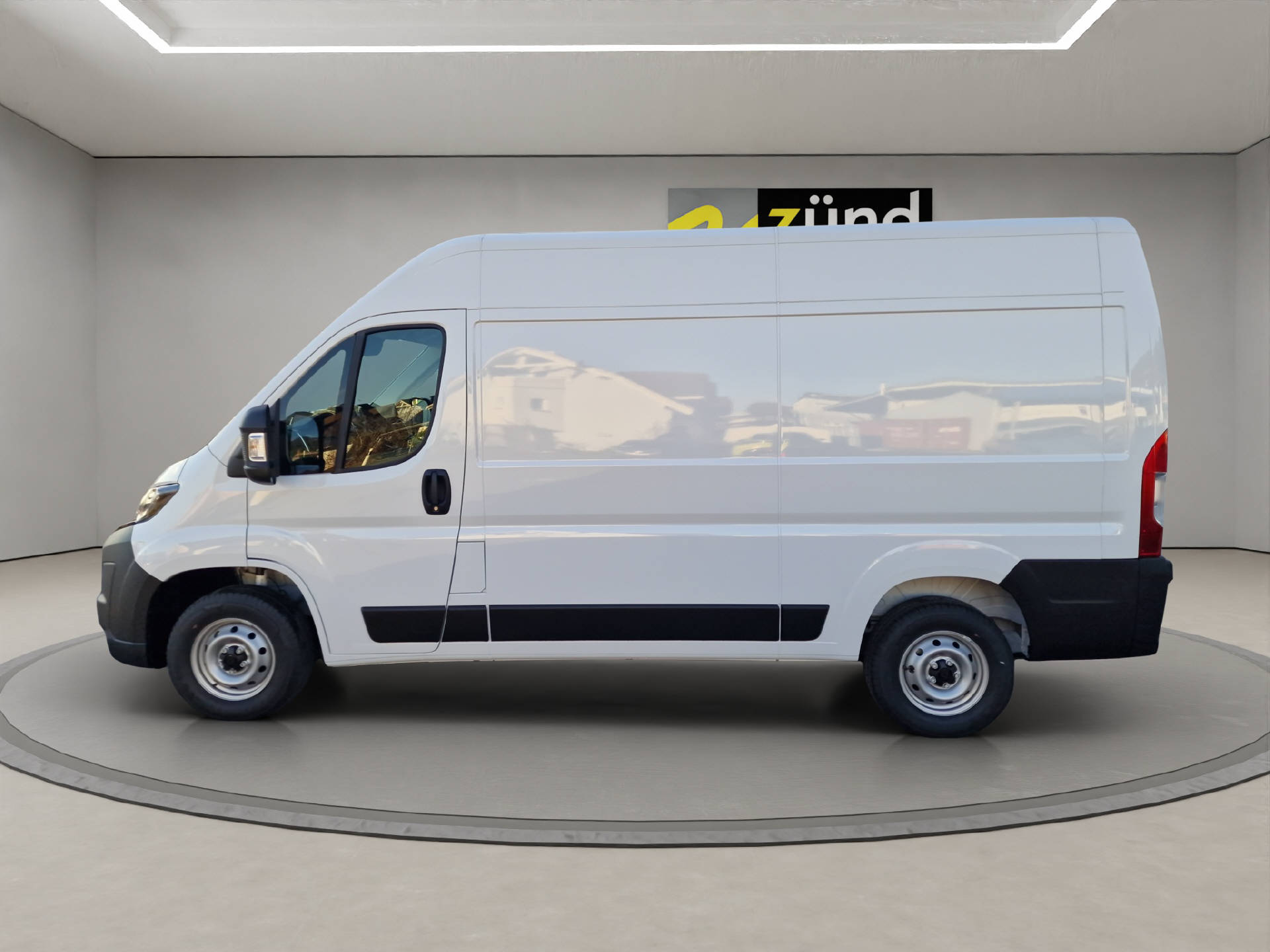 PEUGEOT Boxer Kaw. 335 L2H2 2.2 BlueHDi 140 S/S-image-1