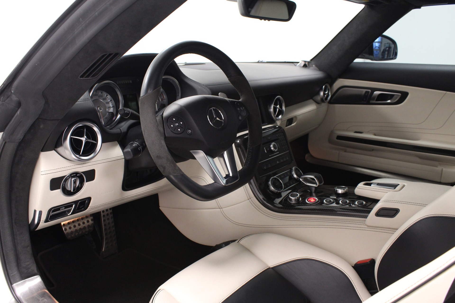 MERCEDES-BENZ SLS 63 AMG Speedshift-image-21