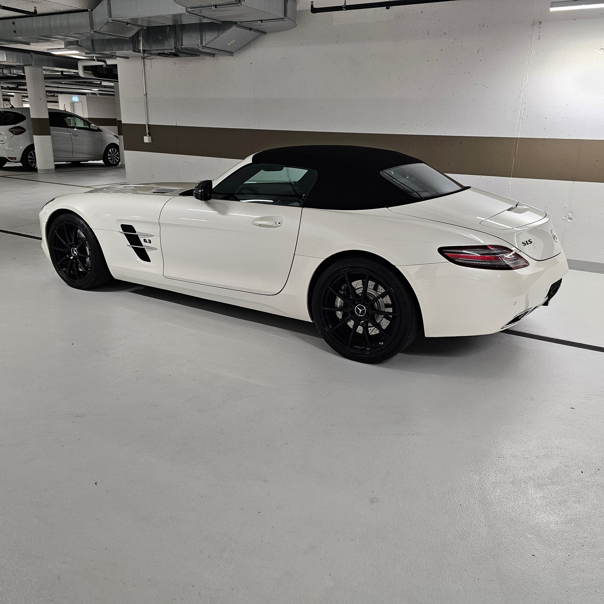 MERCEDES-BENZ SLS 63 AMG Speedshift-image-15
