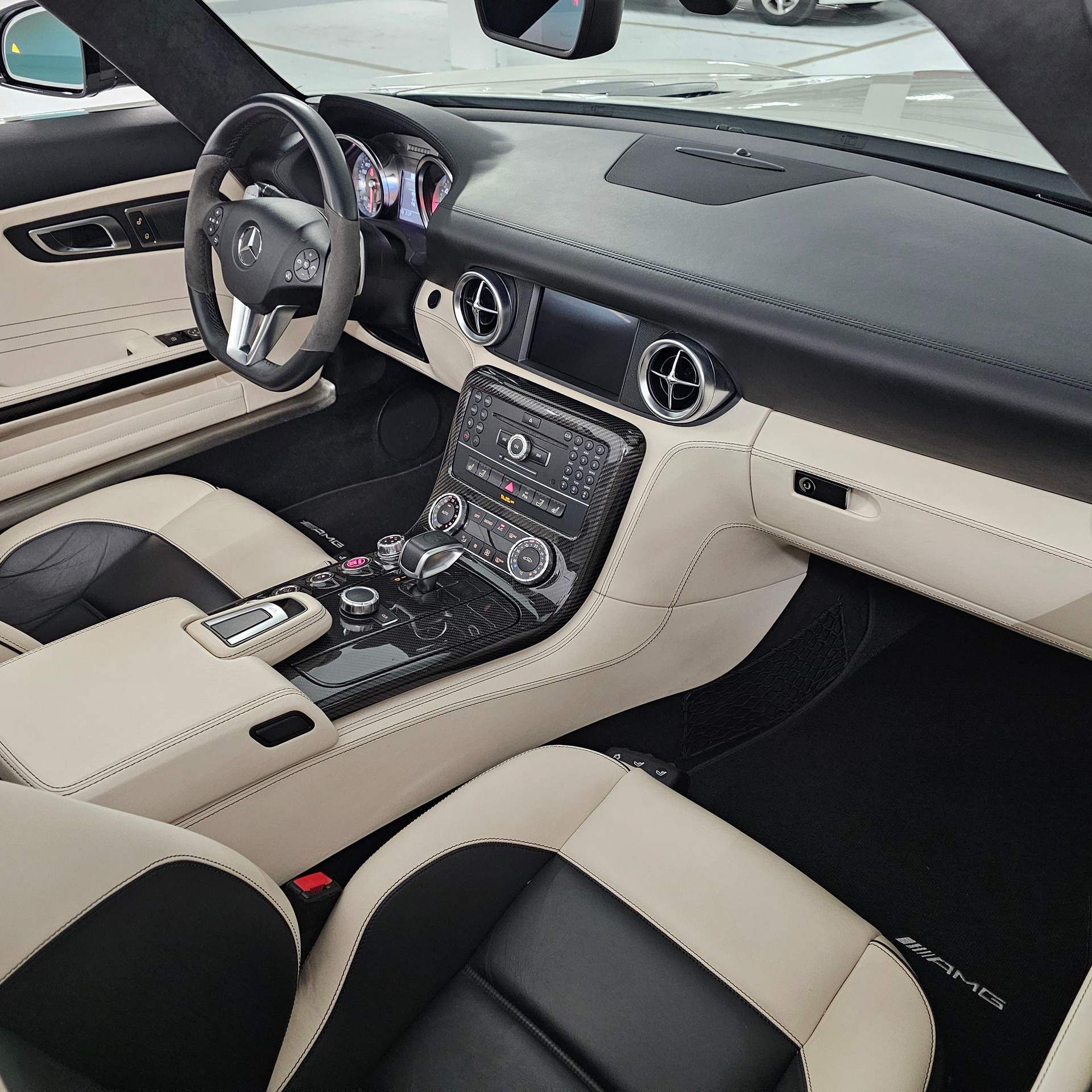 MERCEDES-BENZ SLS 63 AMG Speedshift-image-7
