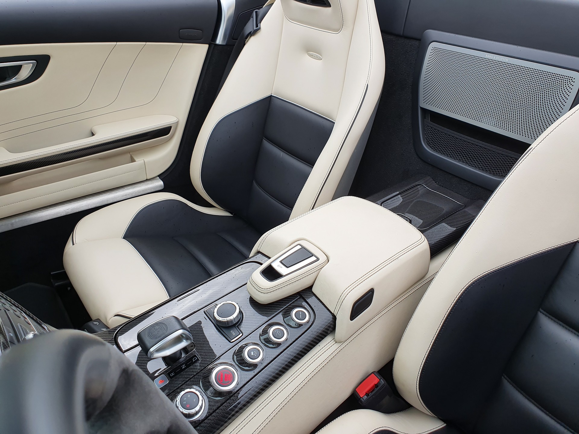 MERCEDES-BENZ SLS 63 AMG Speedshift-image-19