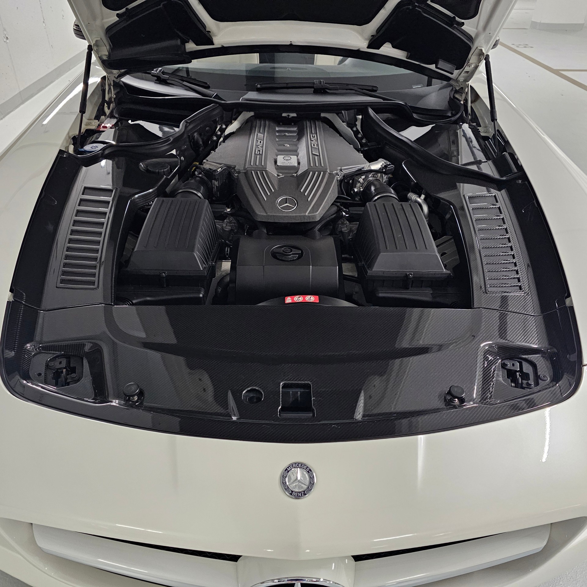 MERCEDES-BENZ SLS 63 AMG Speedshift-image-2