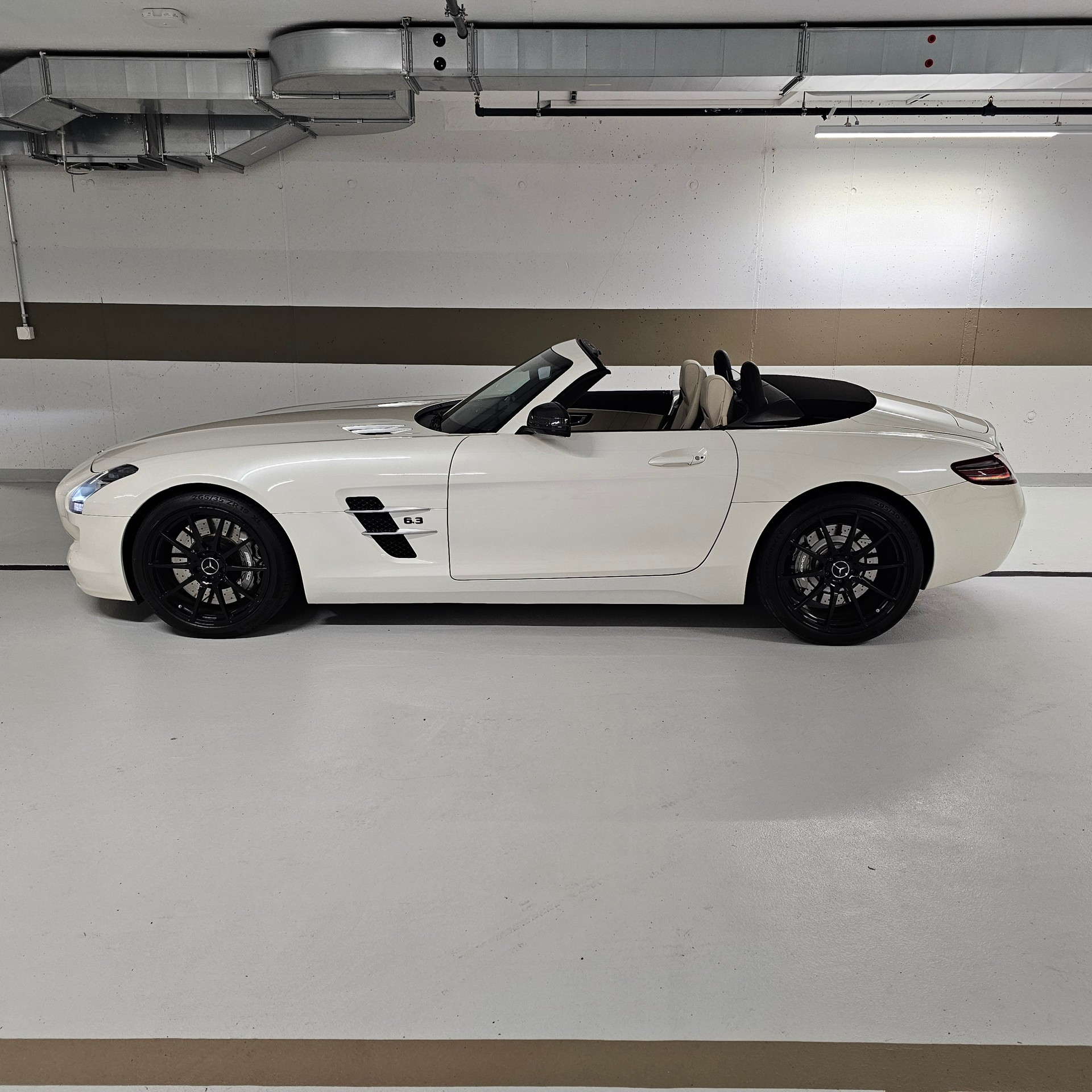 MERCEDES-BENZ SLS 63 AMG Speedshift-image-1