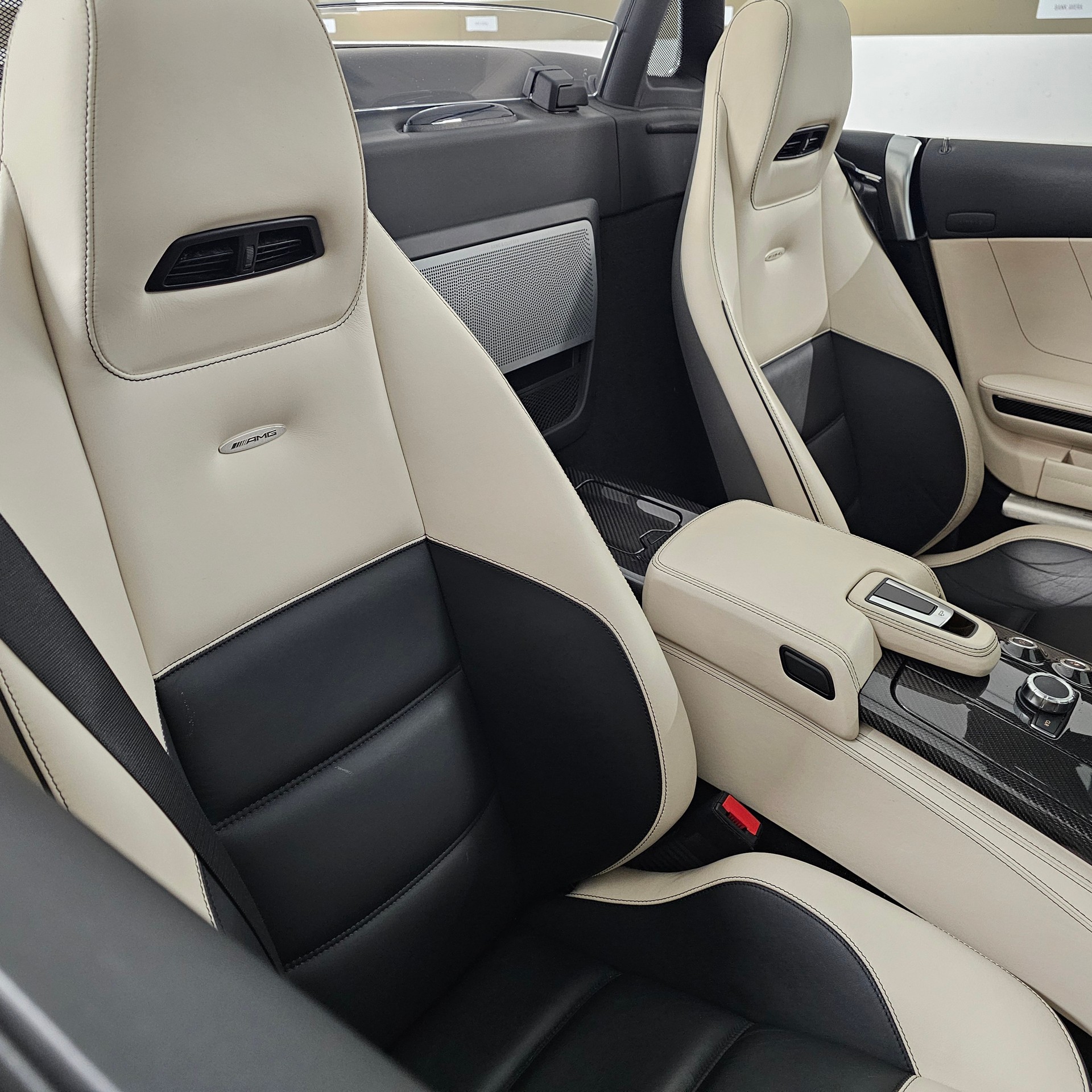 MERCEDES-BENZ SLS 63 AMG Speedshift-image-14