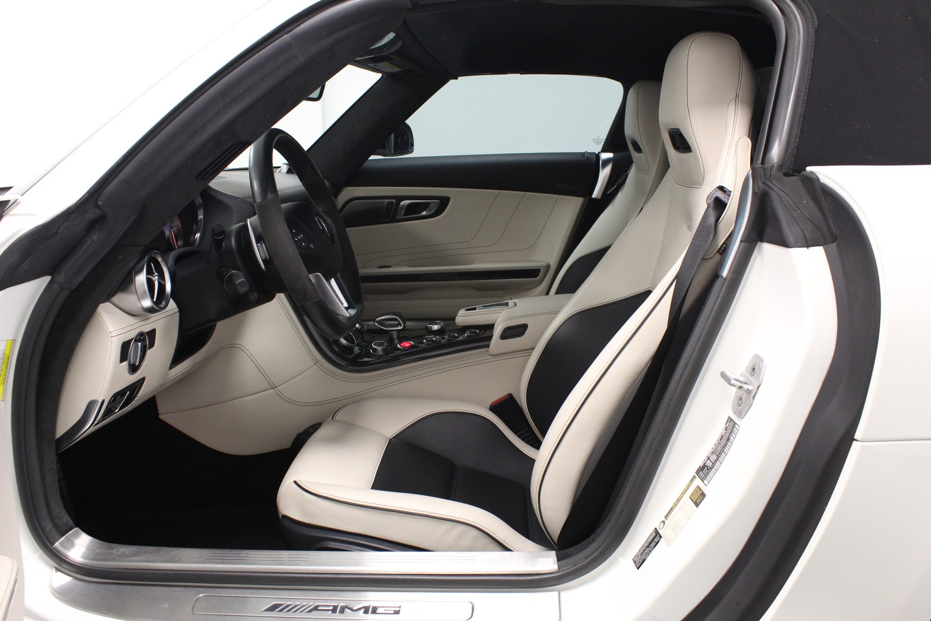 MERCEDES-BENZ SLS 63 AMG Speedshift-image-18