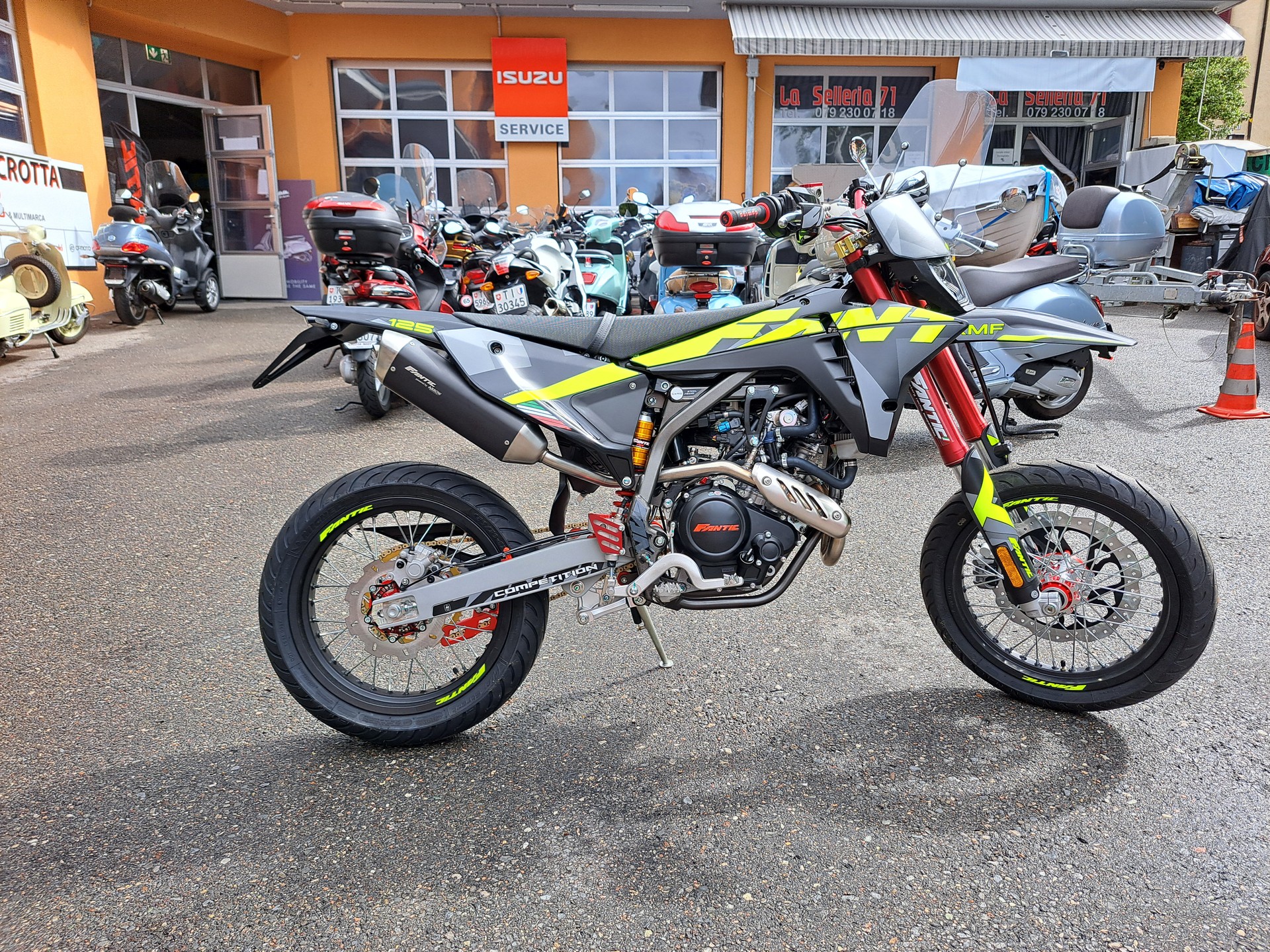 FANTIC Motard-image-1