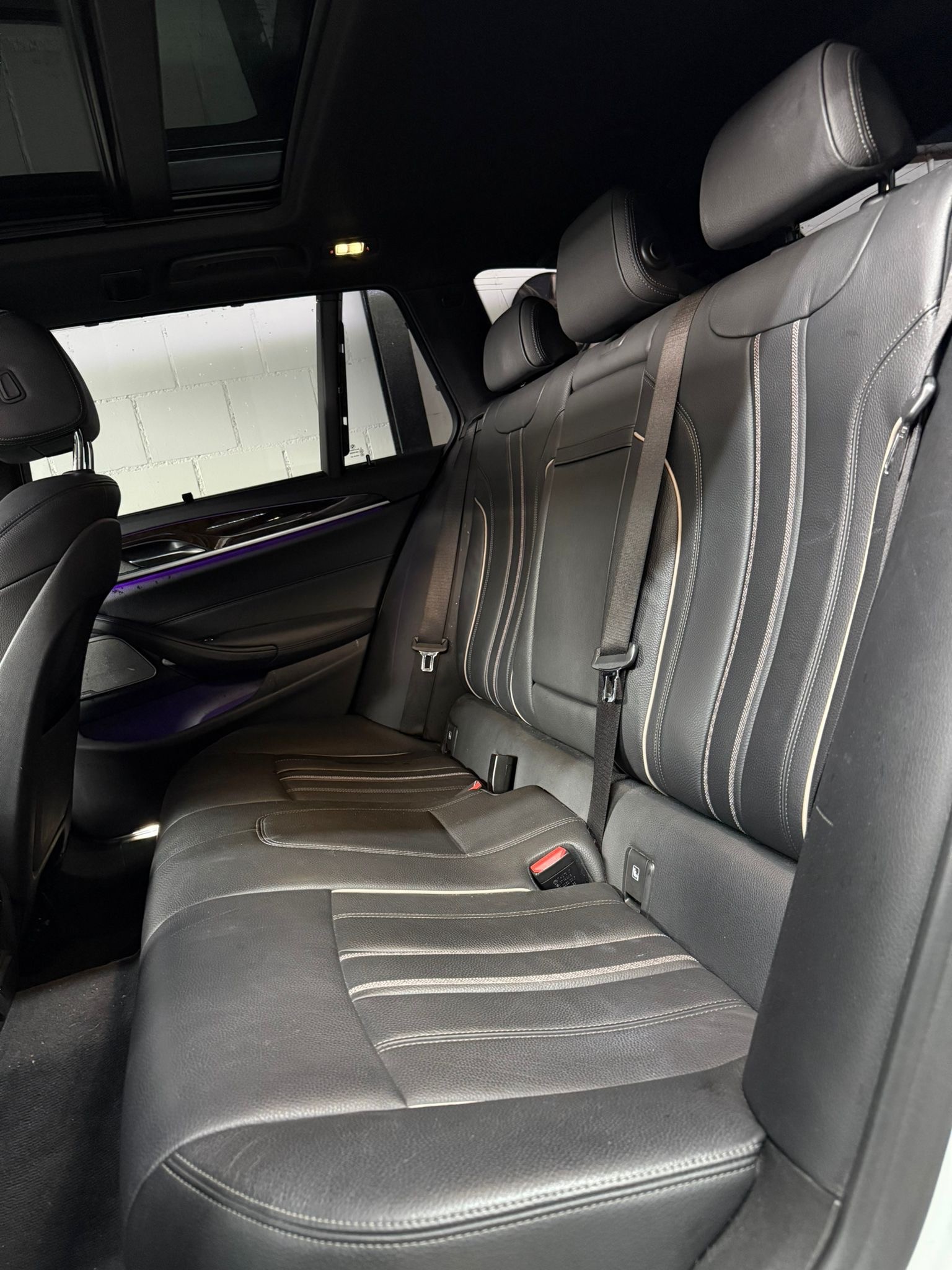 BMW 530i xDrive Touring Steptronic M-Paket / Vollaustattung / panoramadach-image-9