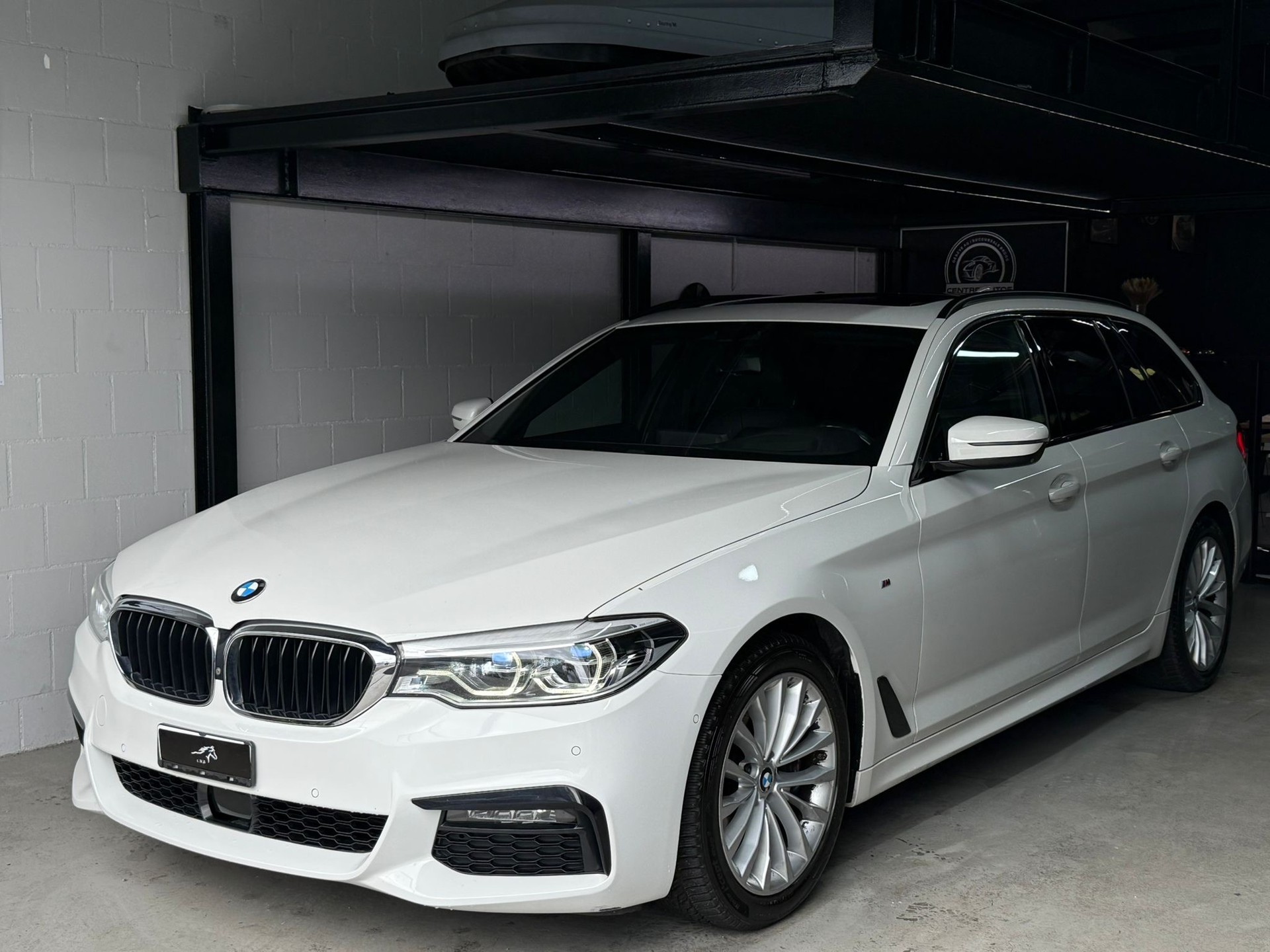 BMW 530i xDrive Touring Steptronic M-Paket / Vollaustattung / panoramadach