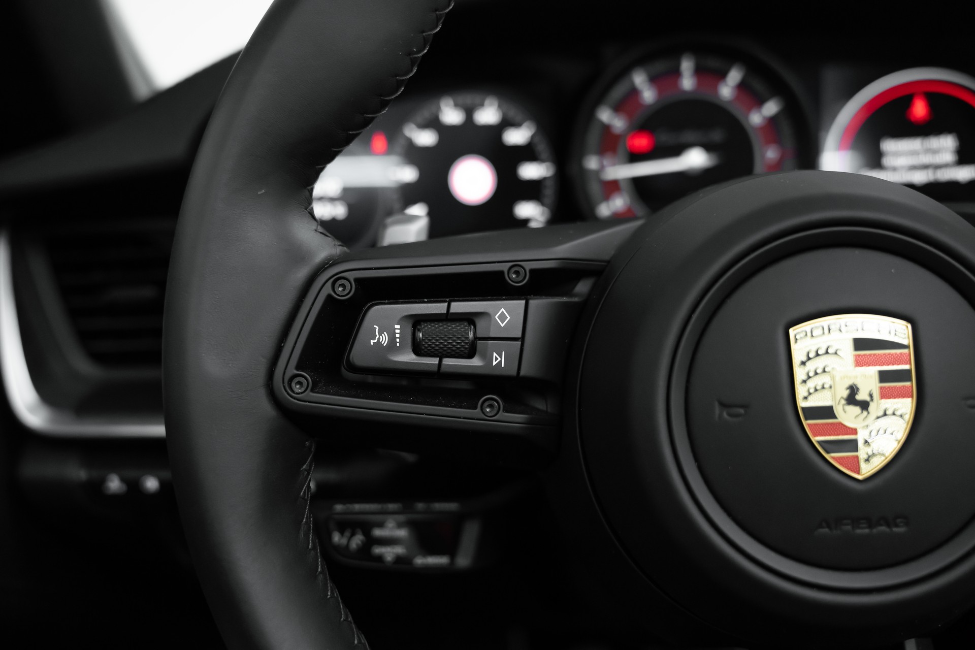 PORSCHE 911 Turbo S Cabriolet PDK-image-21