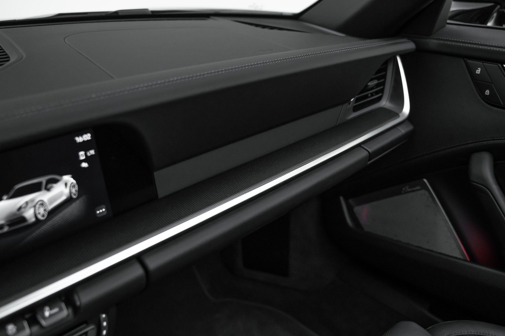 PORSCHE 911 Turbo S Cabriolet PDK-image-19