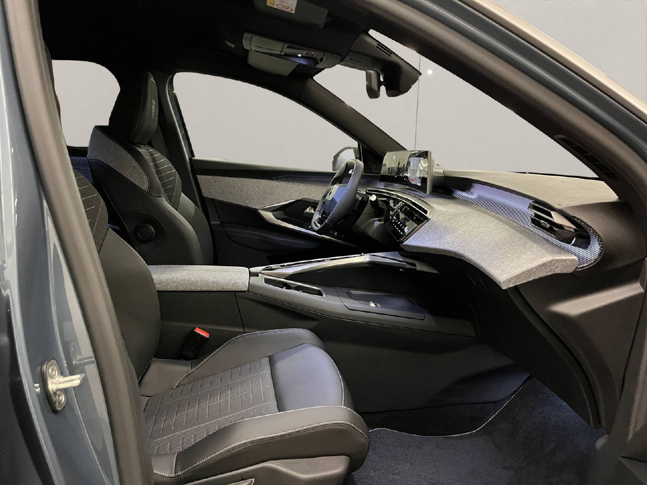 PEUGEOT 5008 1.2 Hybrid GT-image-11
