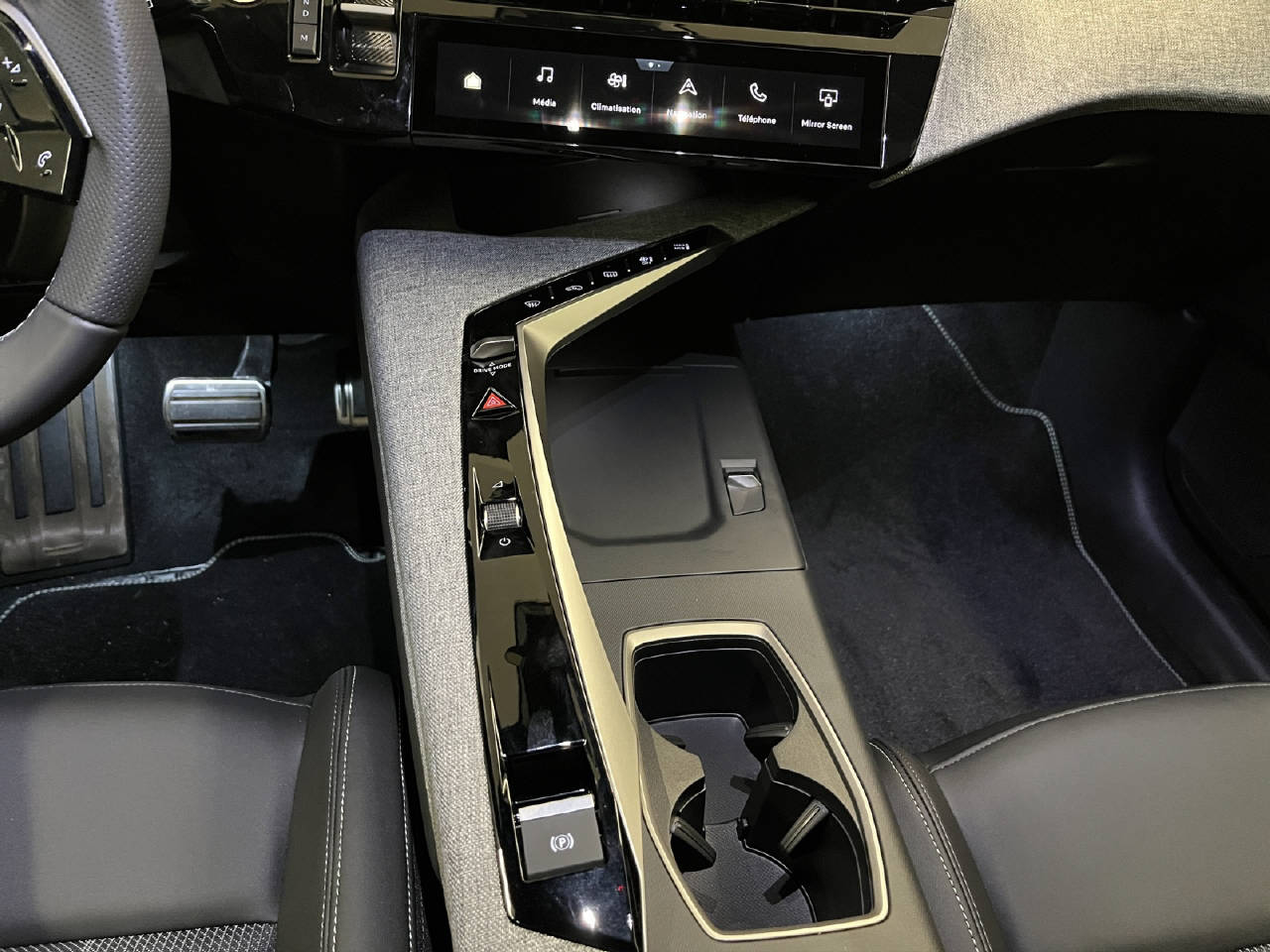 PEUGEOT 5008 1.2 Hybrid GT-image-8