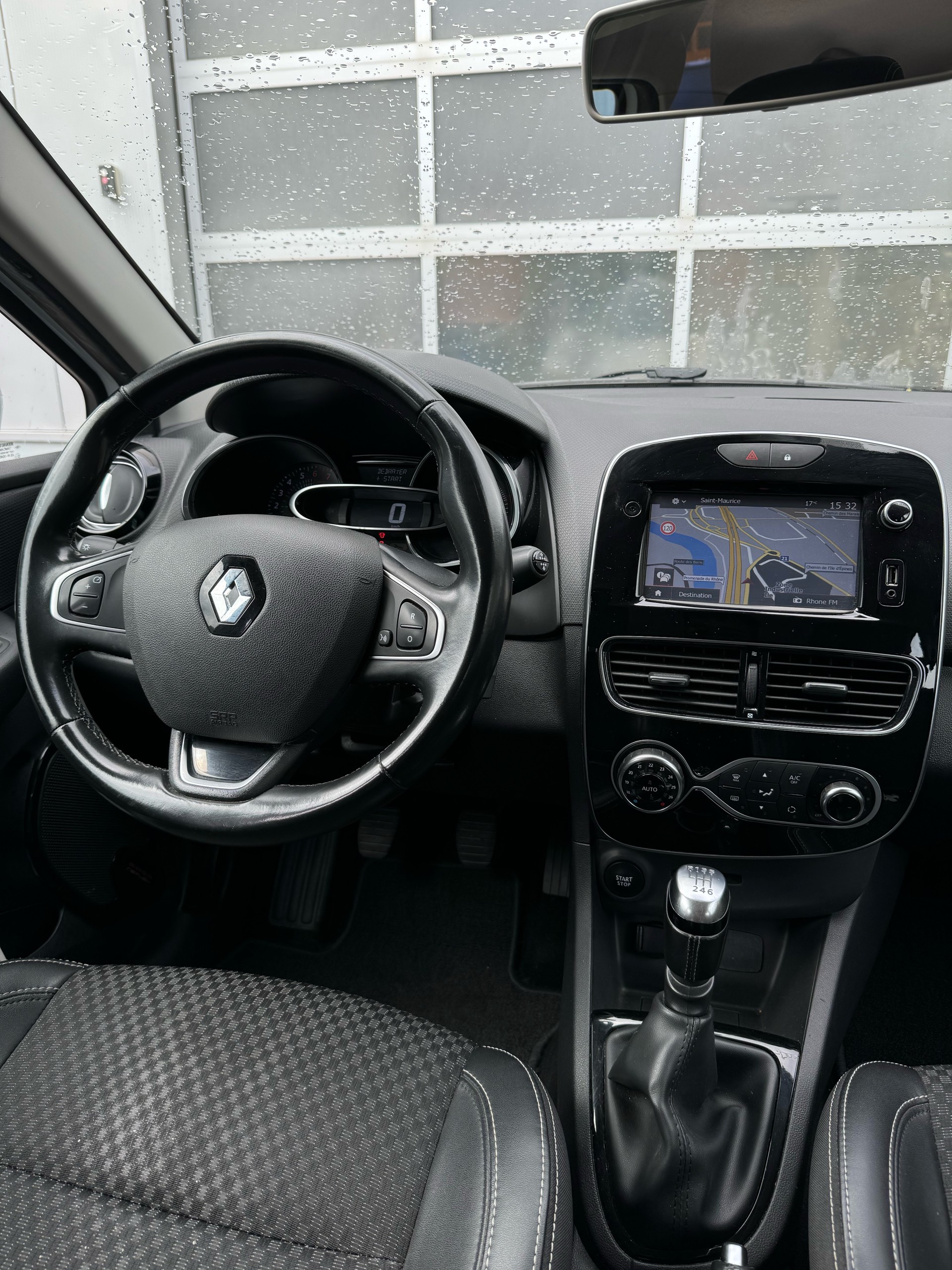 RENAULT Clio 1.2 16V T Intens-image-4