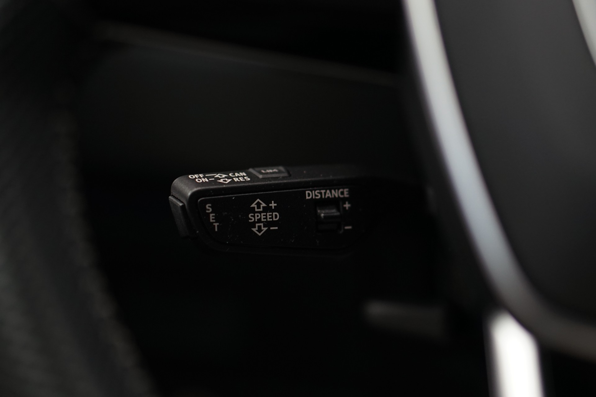 AUDI A6 Avant 55 TFSIe Sport quattro S-tronic *Standheizung*-image-25