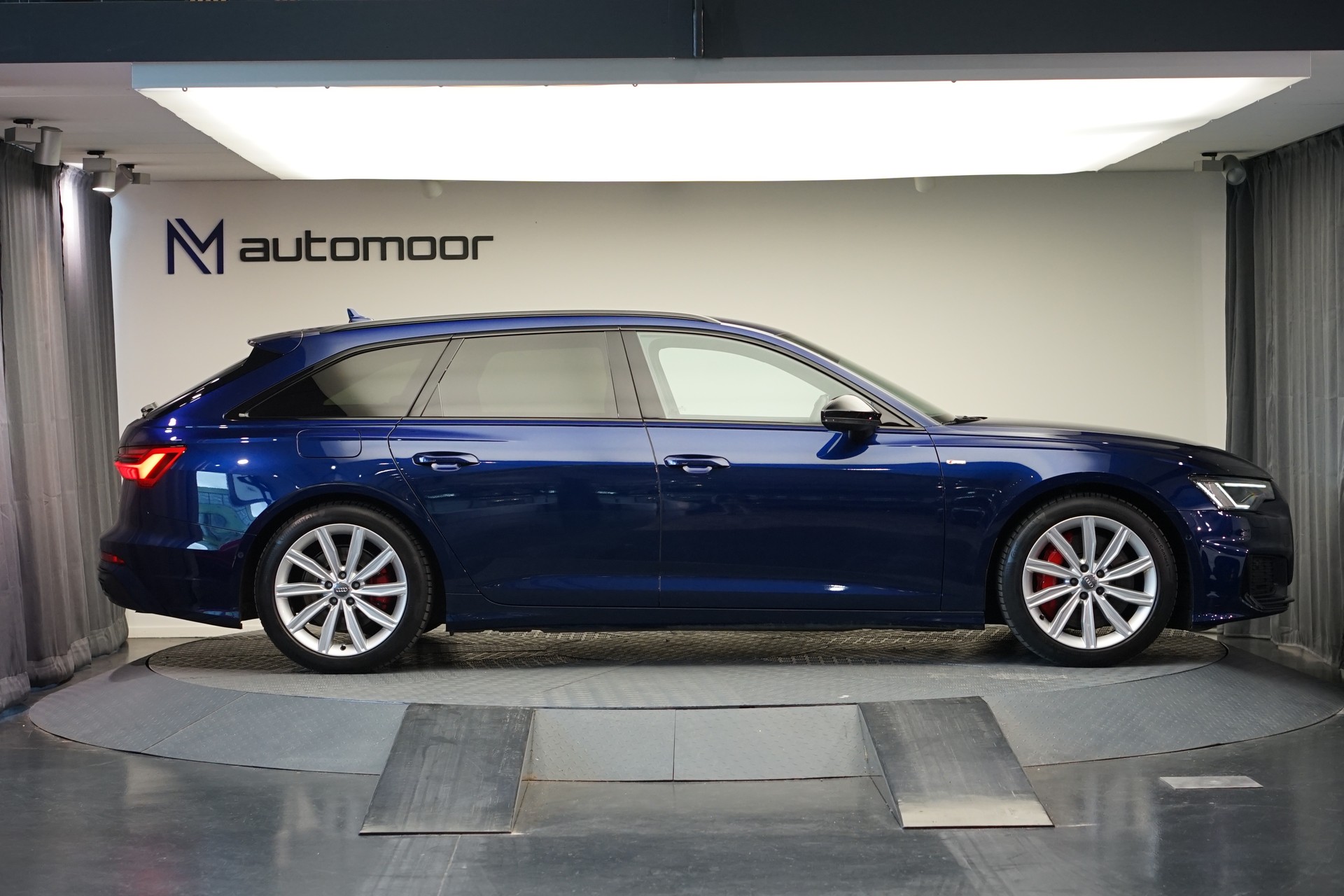 AUDI A6 Avant 55 TFSIe Sport quattro S-tronic *Standheizung*-showroom-element-3