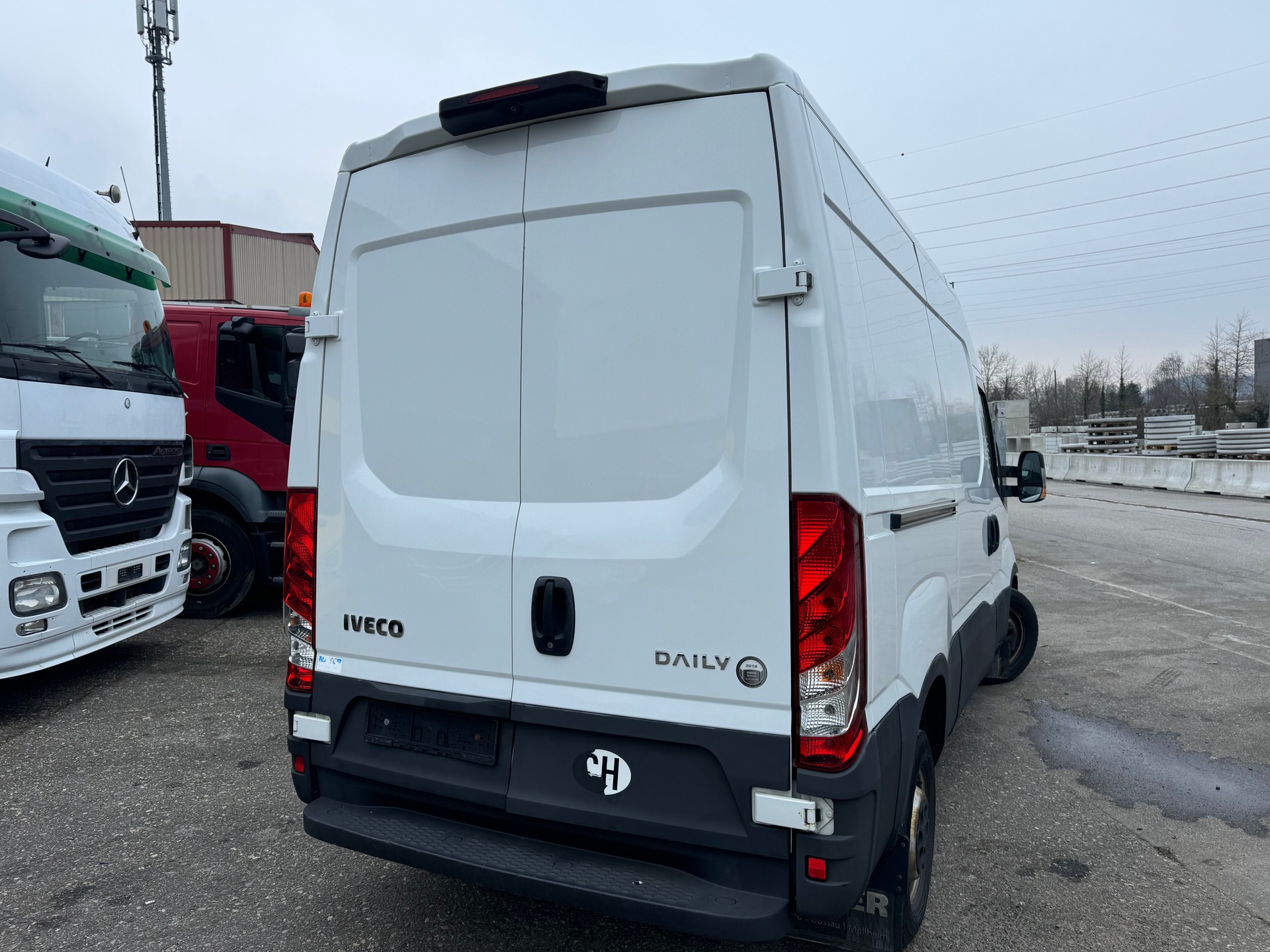 IVECO 33 S 16 V-image-3