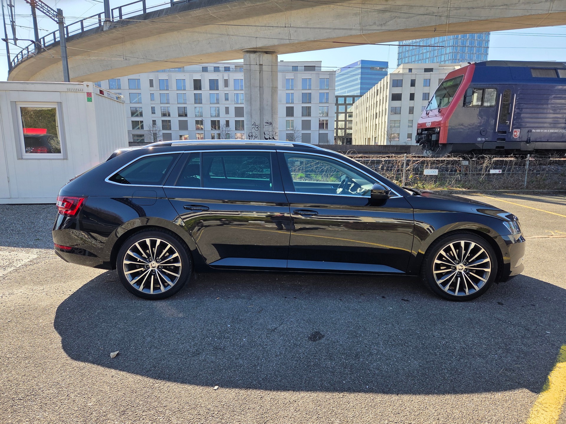 SKODA Superb Combi 2.0 TDi Ambition 4x4 DSG-image-5