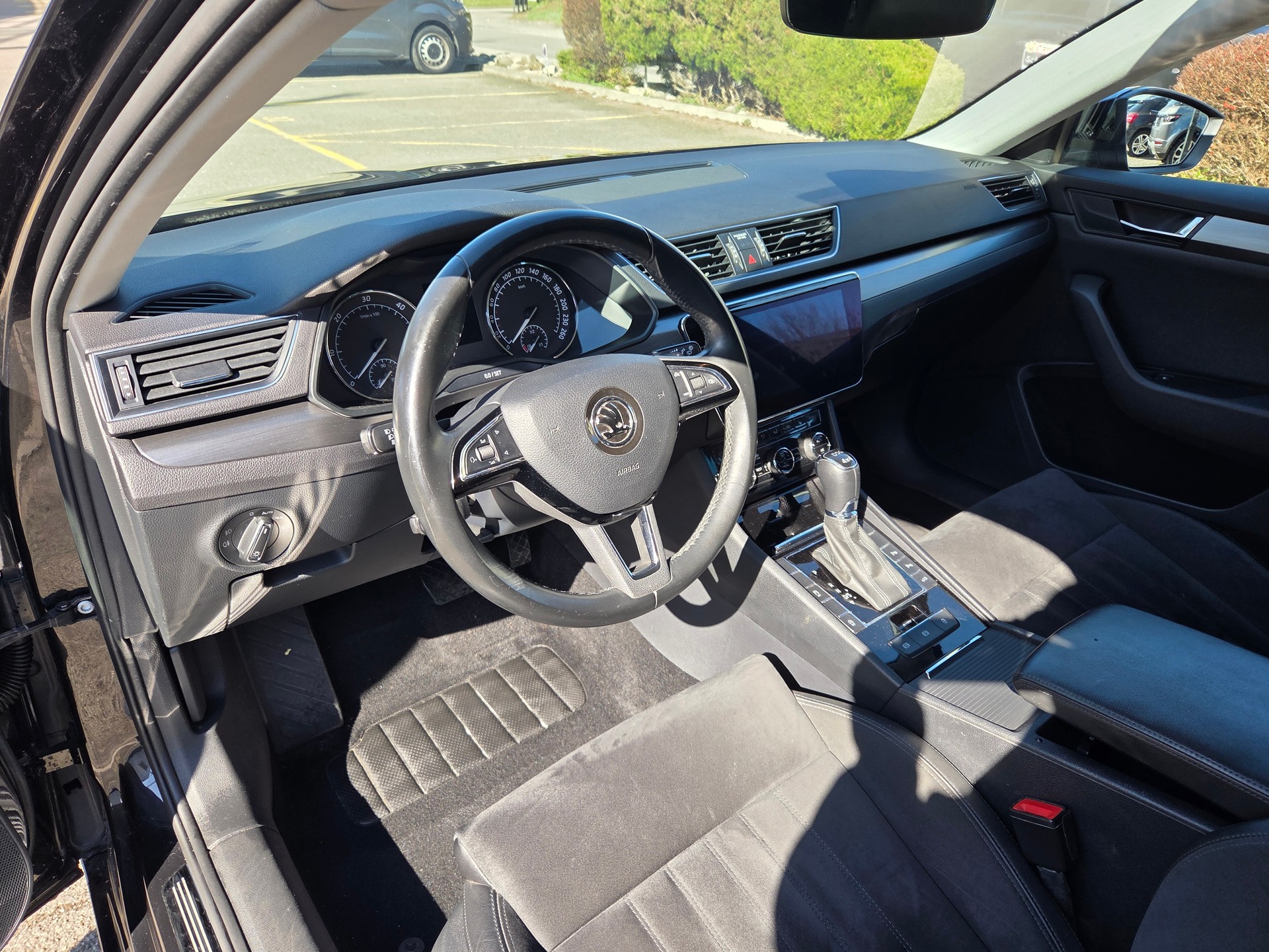 SKODA Superb Combi 2.0 TDi Ambition 4x4 DSG-image-9