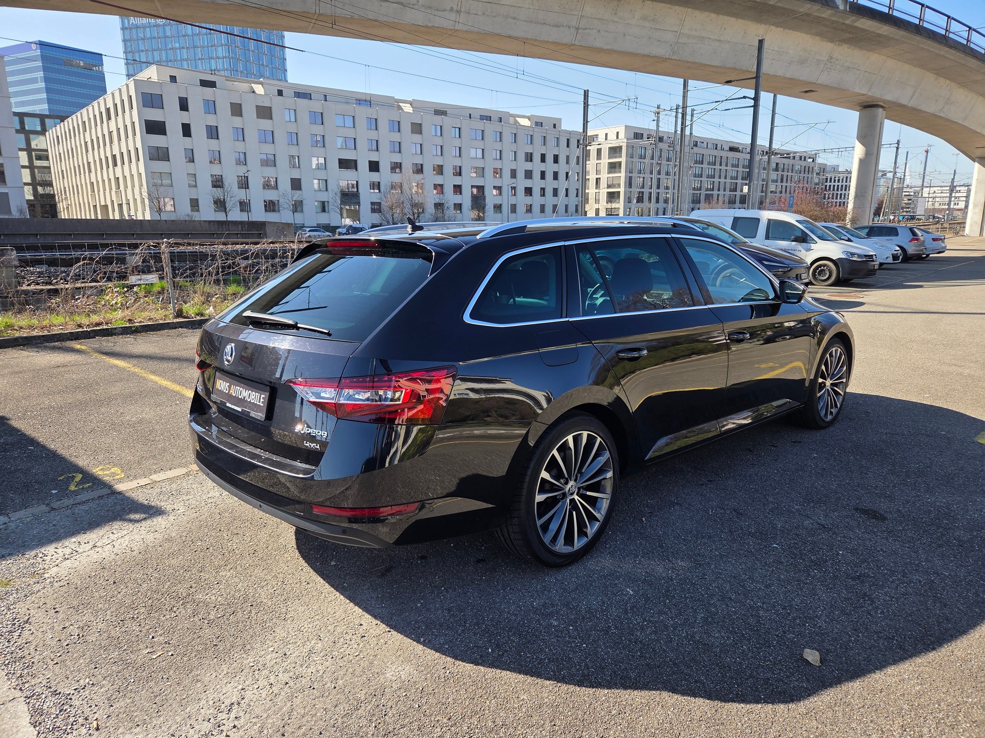 SKODA Superb Combi 2.0 TDi Ambition 4x4 DSG-image-4