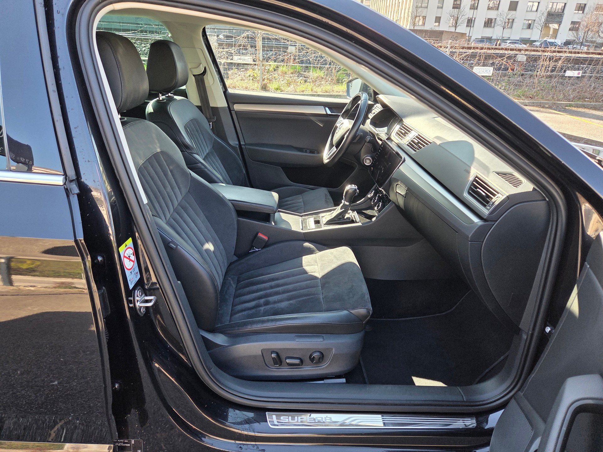 SKODA Superb Combi 2.0 TDi Ambition 4x4 DSG-image-13