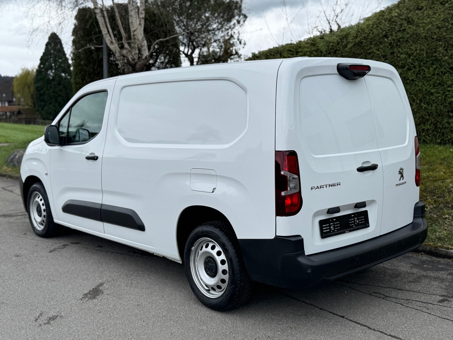 PEUGEOT Partner 1.5 Blue HDi s/s Asphalt Long 1000kg-image-3