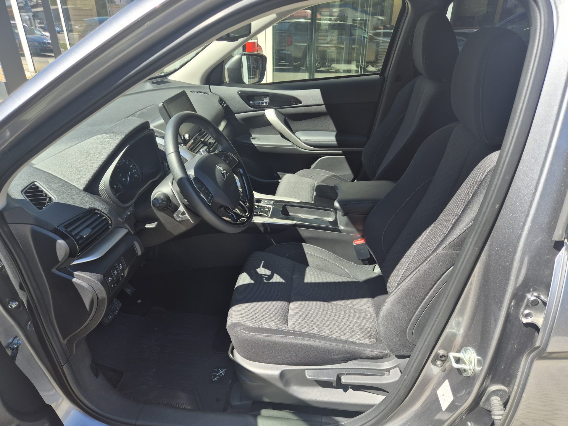 MITSUBISHI Eclipse Cross 2.4 PHEV Inform 4WD-showroom-element-3