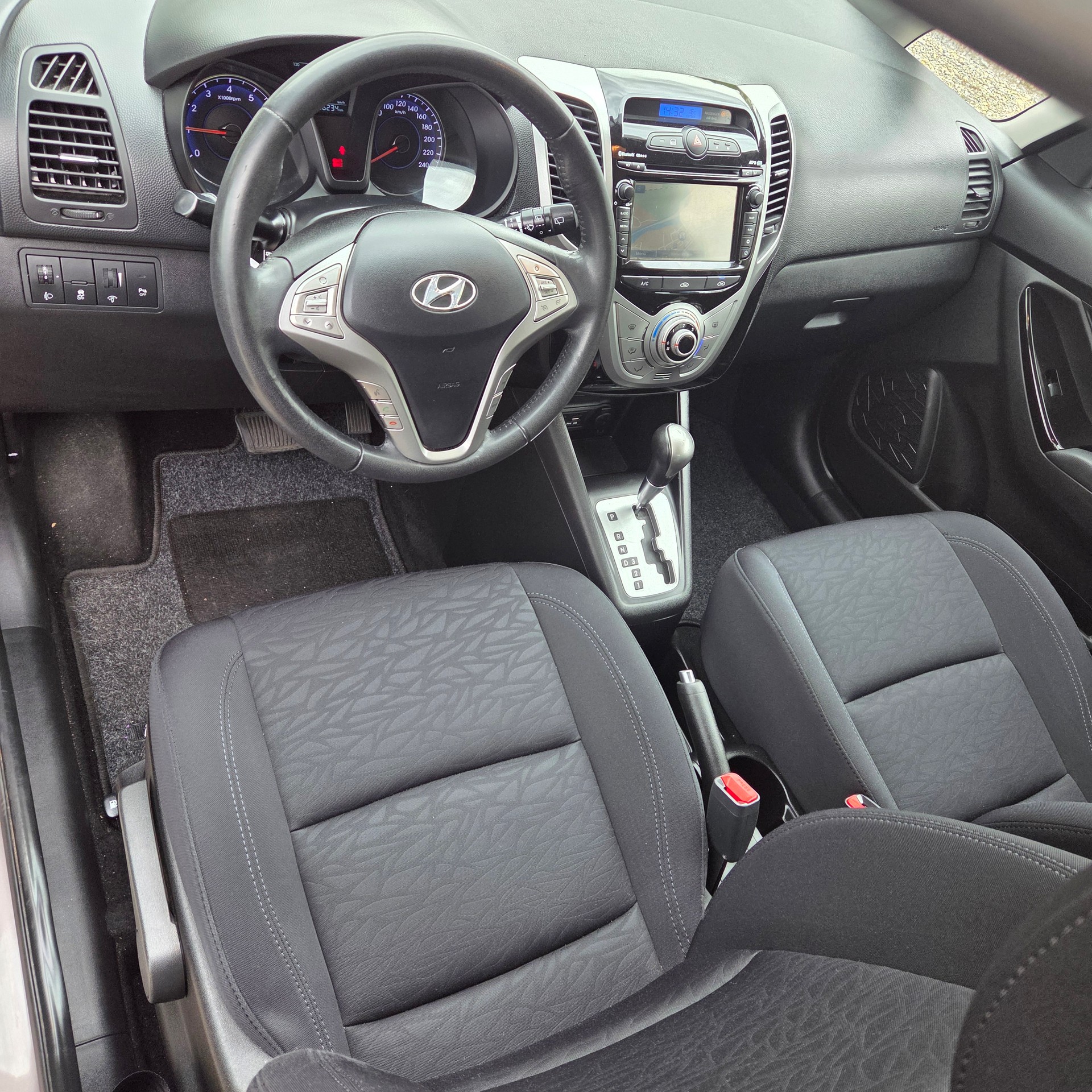 HYUNDAI iX20 1.6 Premium Automatic-image-9
