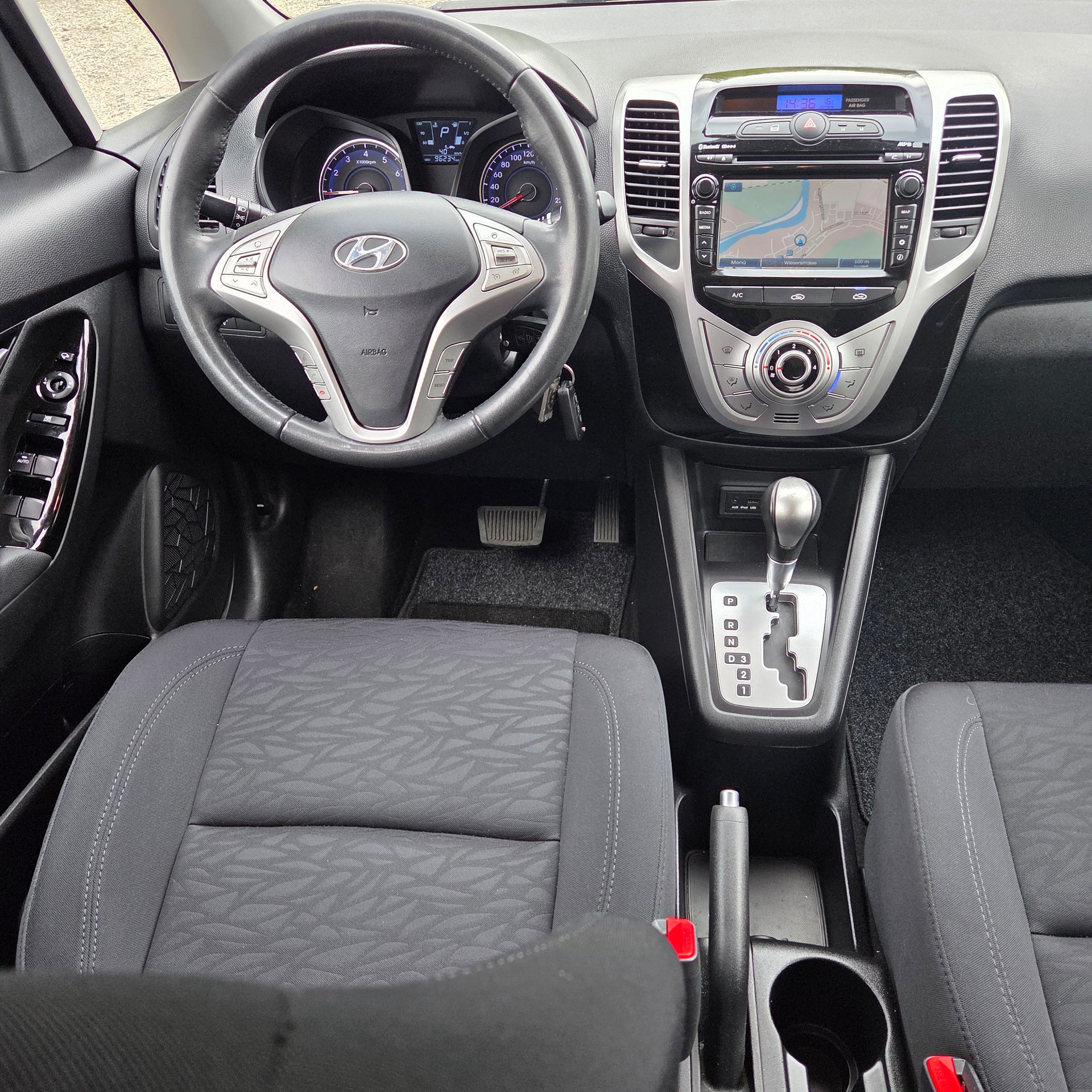 HYUNDAI iX20 1.6 Premium Automatic-image-11