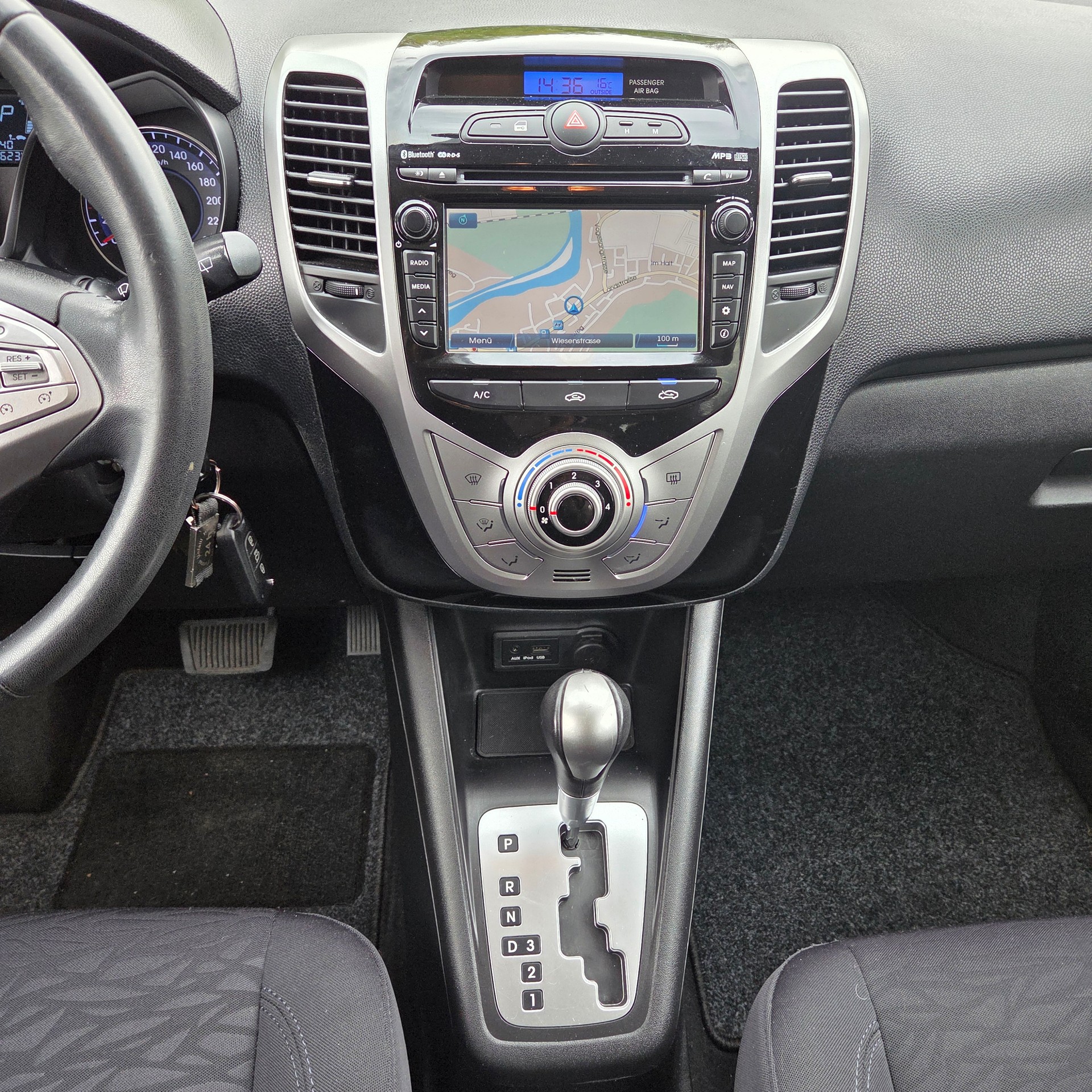 HYUNDAI iX20 1.6 Premium Automatic-image-12