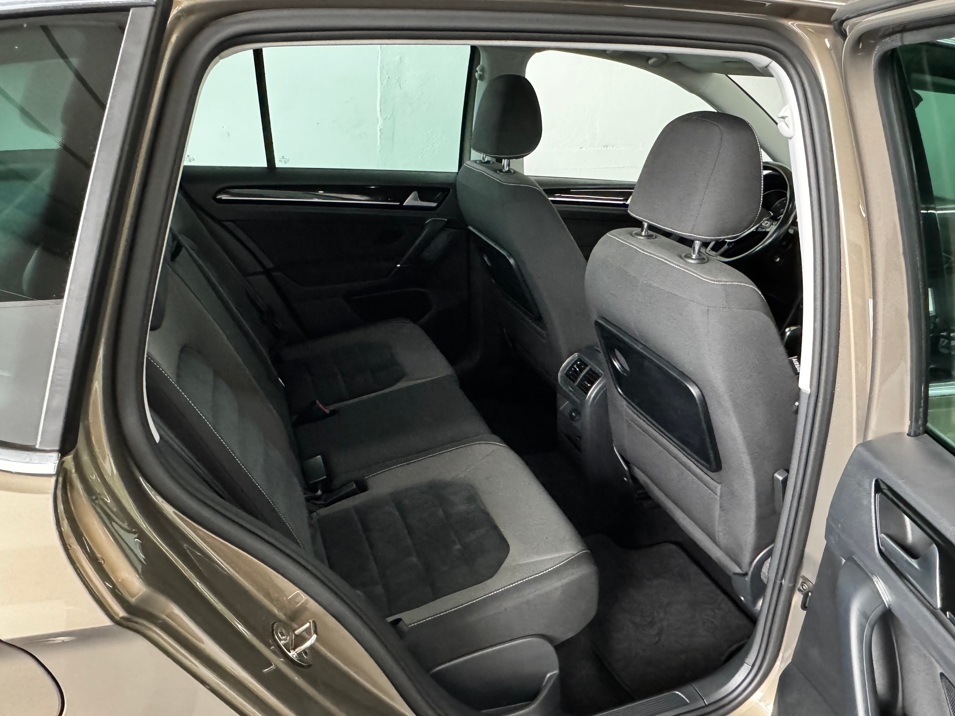 VW Golf Sportsvan 1.4 TSI Highline DSG-image-24