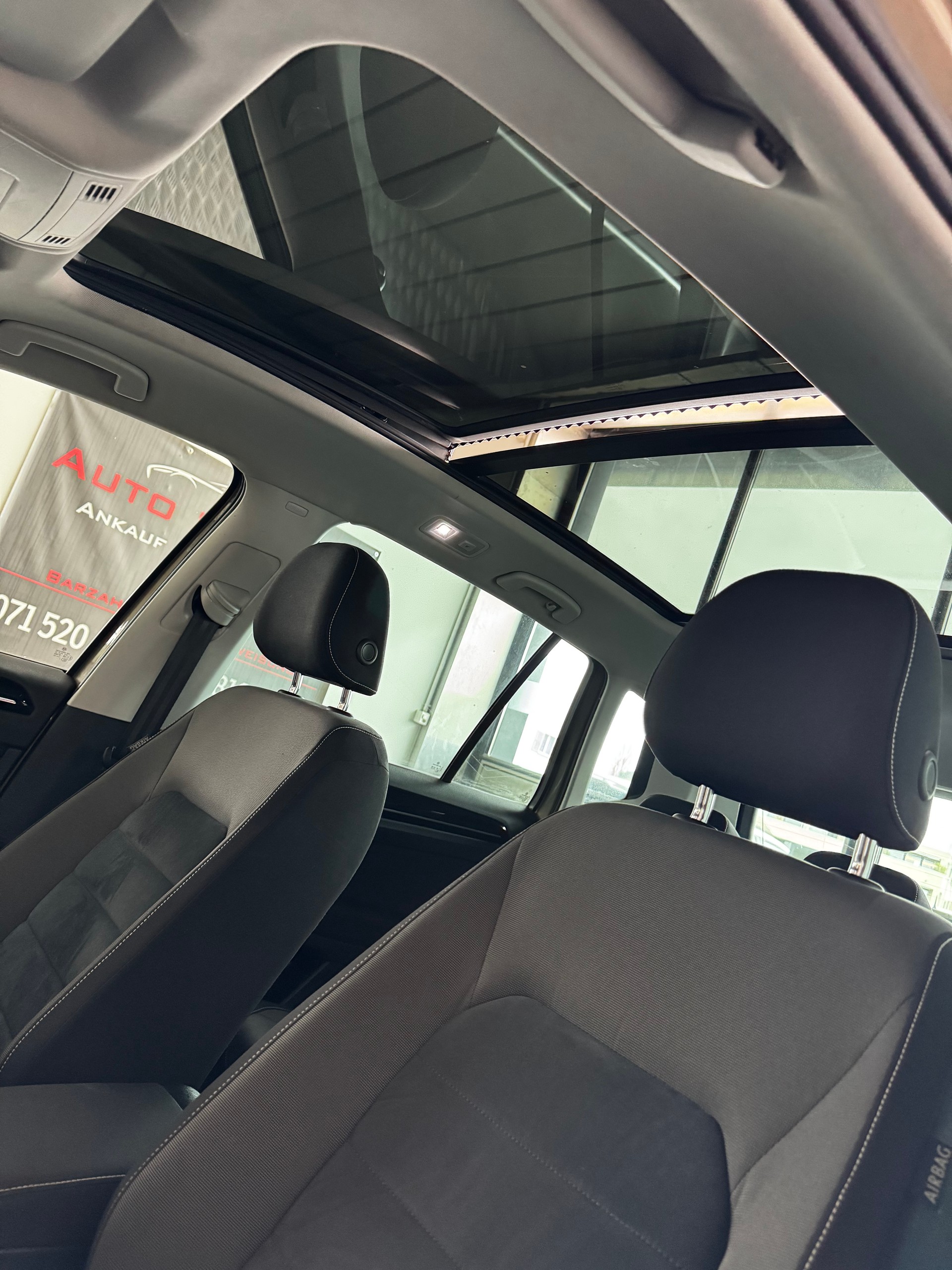 VW Golf Sportsvan 1.4 TSI Highline DSG-image-16