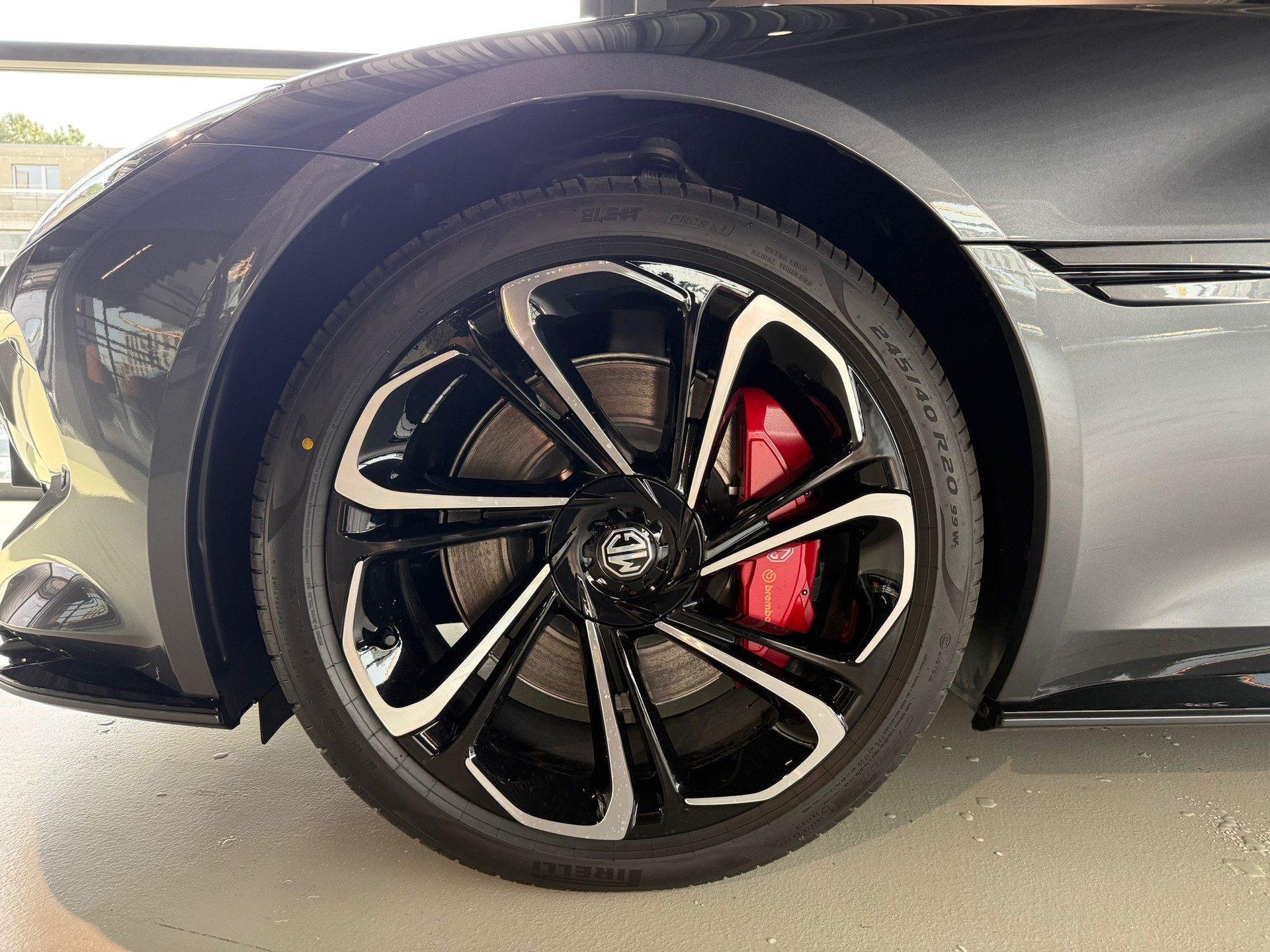 MG Cyberster 77kWh 4WD-image-19