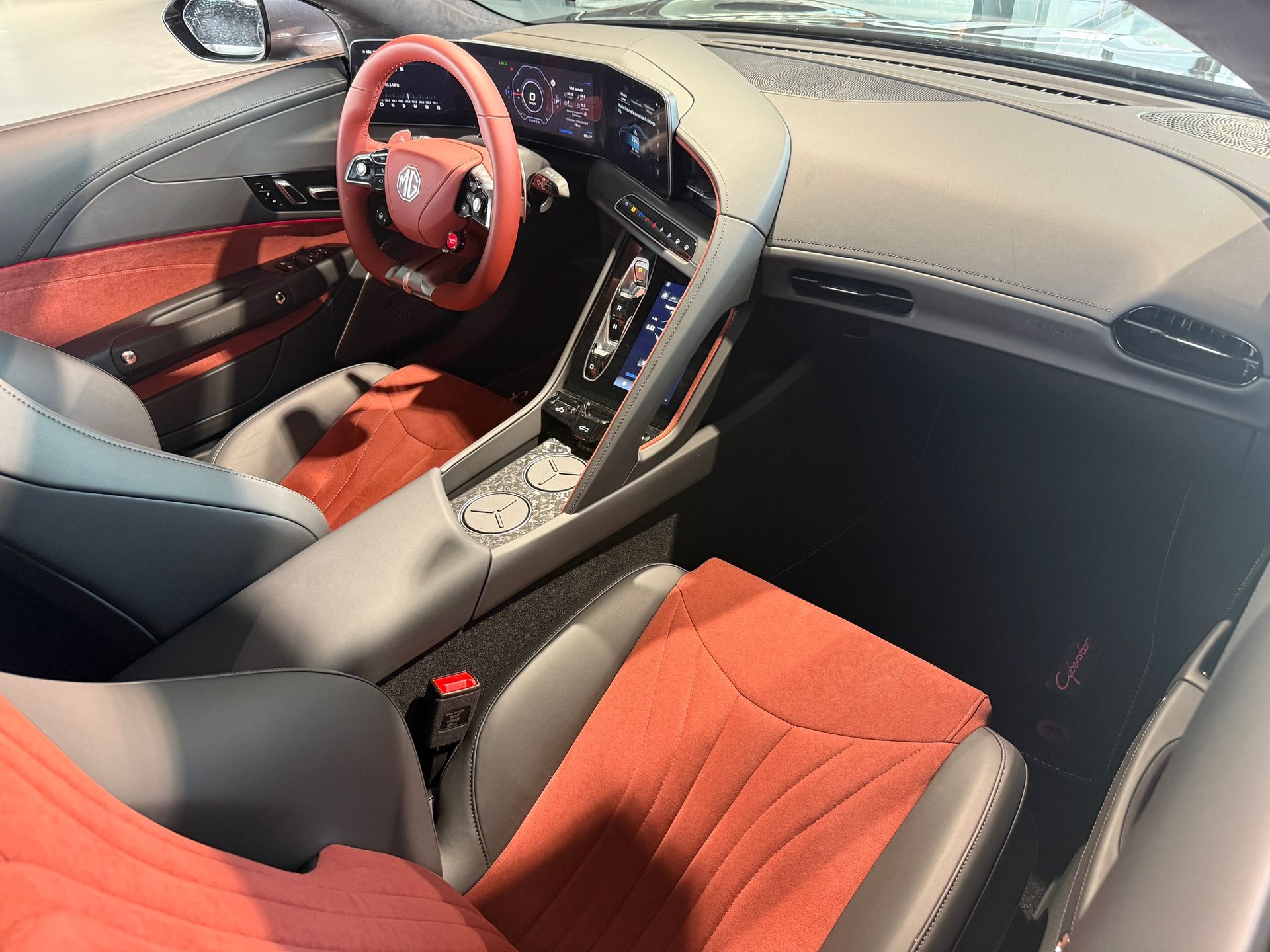 MG Cyberster 77kWh 4WD-image-10