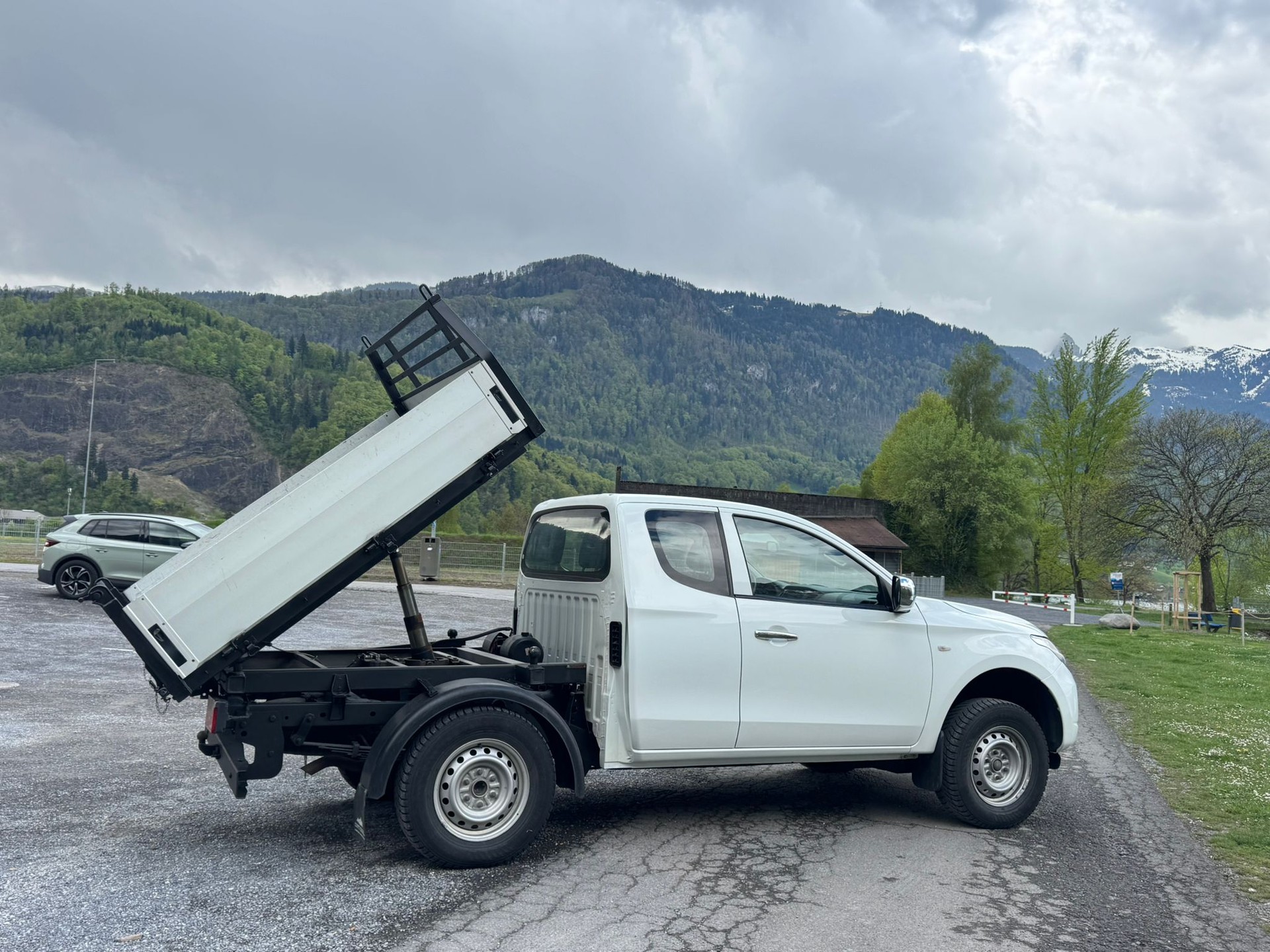 MITSUBISHI L 200 2.4 Value Club Cab-showroom-element-3