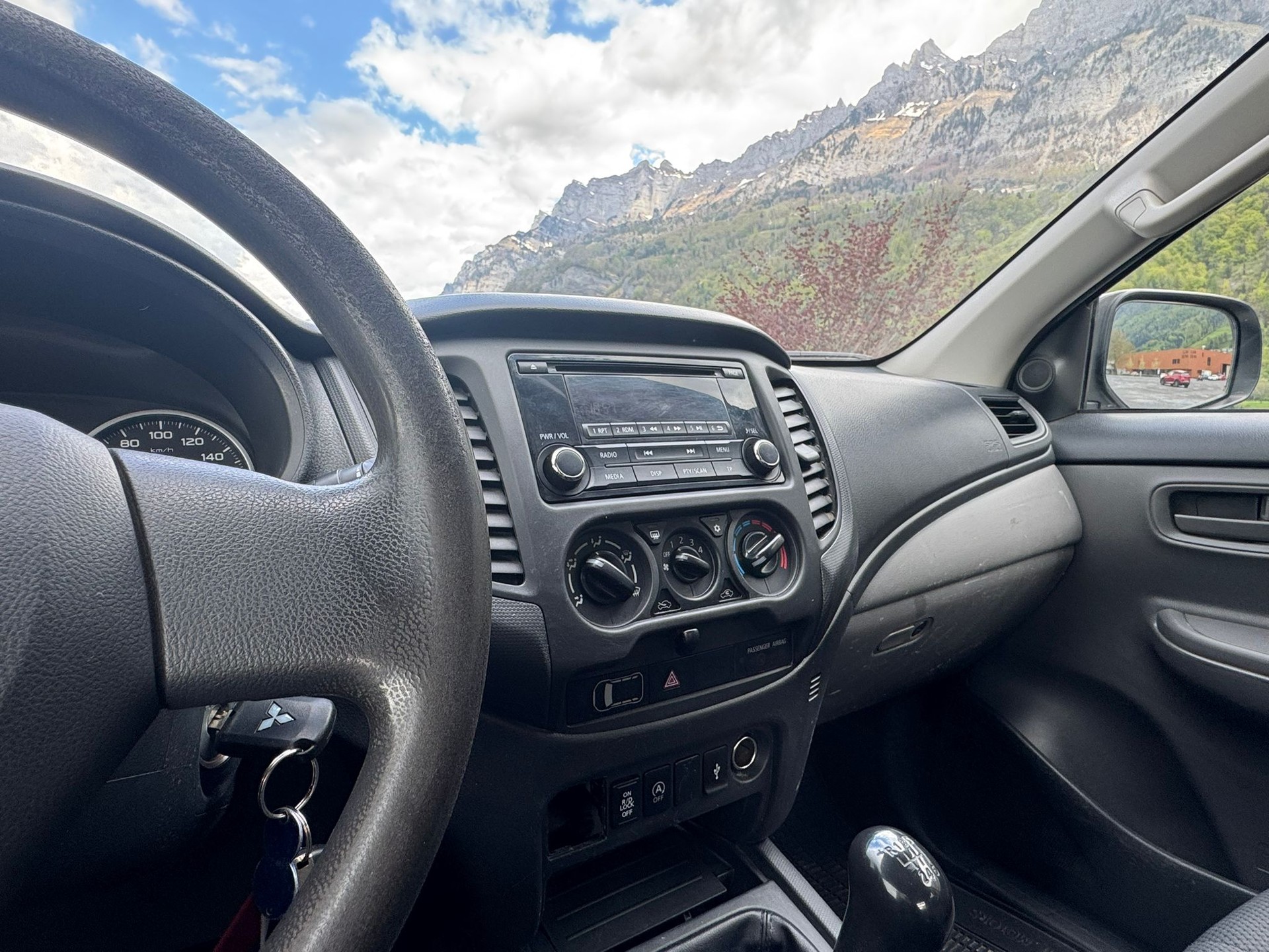 MITSUBISHI L 200 2.4 Value Club Cab-image-16