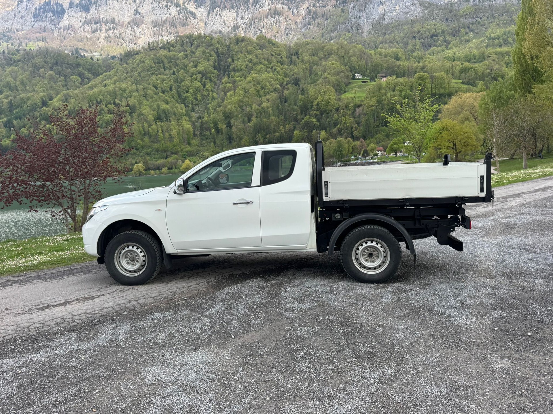MITSUBISHI L 200 2.4 Value Club Cab-image-5