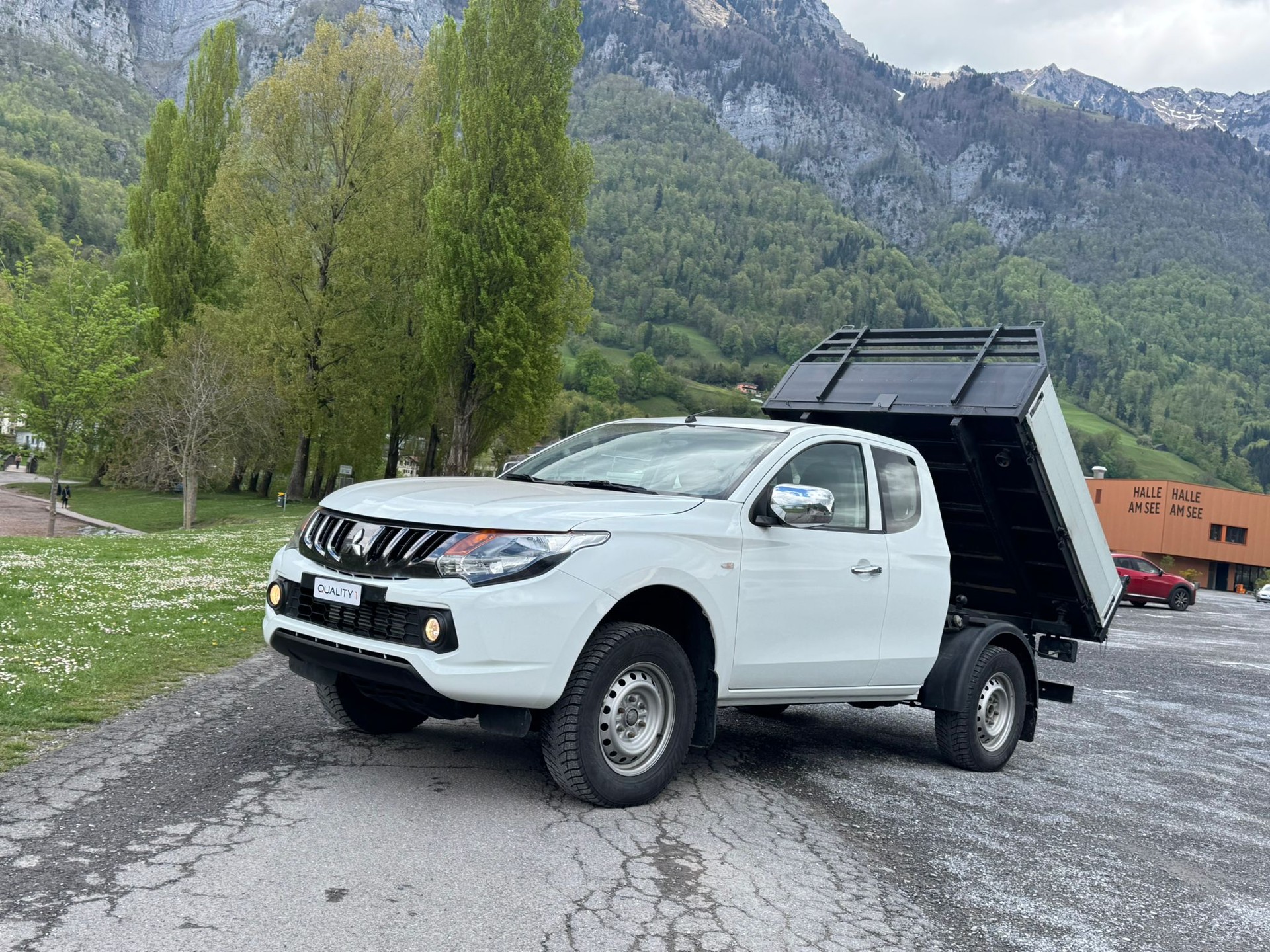 MITSUBISHI L 200 2.4 Value Club Cab