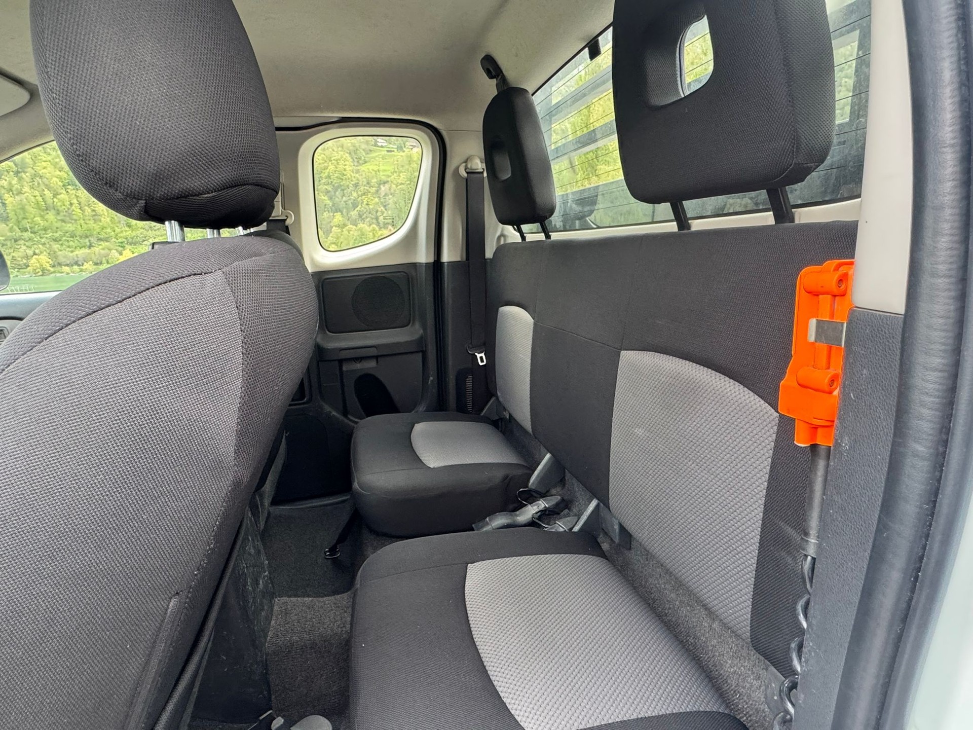 MITSUBISHI L 200 2.4 Value Club Cab-image-11