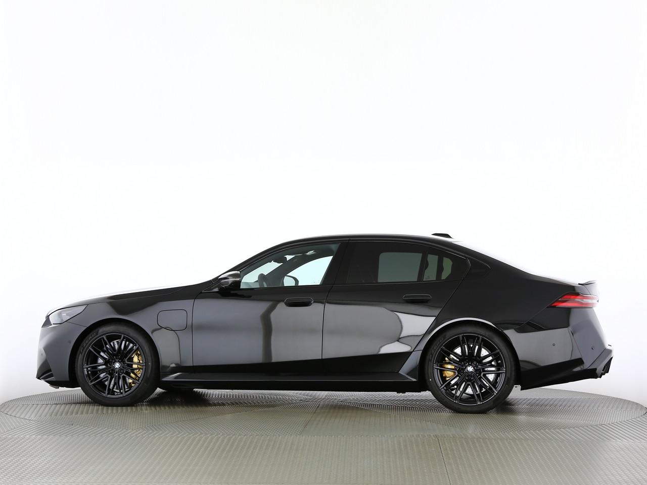 BMW M5 xDrive-image-5