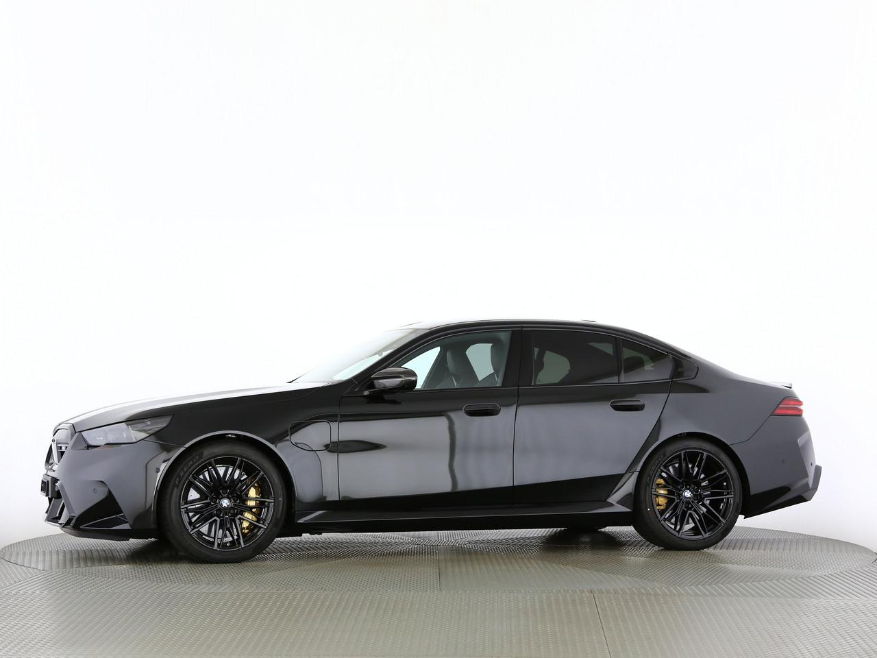 BMW M5 xDrive-showroom-element-3