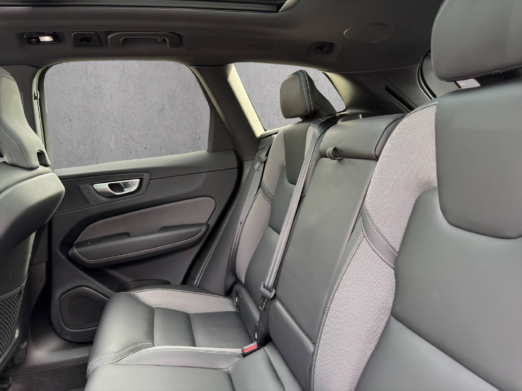 VOLVO XC60 2.0 T6 TE Ultimate Dark eAWD-image-14