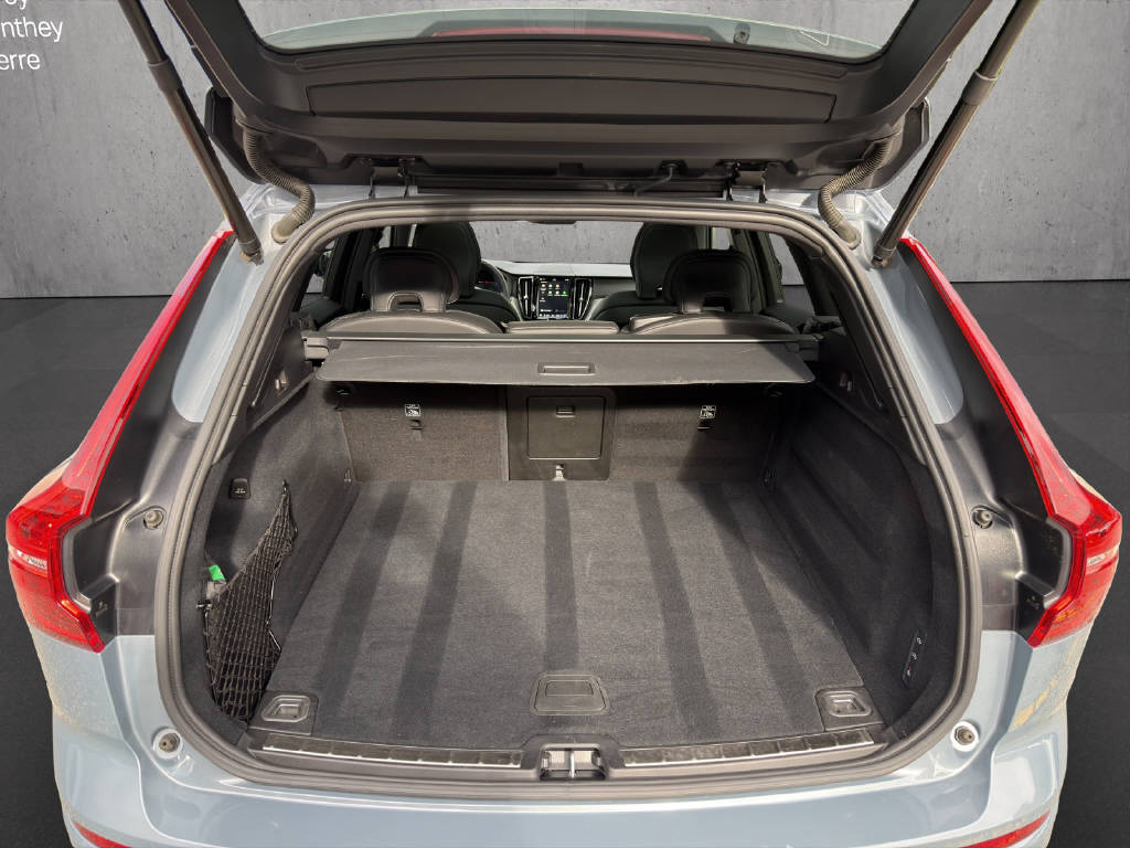 VOLVO XC60 2.0 T6 TE Ultimate Dark eAWD-image-15