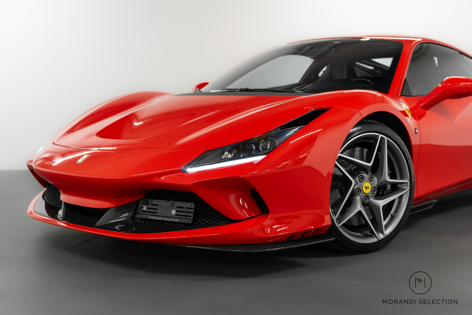 FERRARI F8 Tributo 3.9 Turbo-showroom-element-3