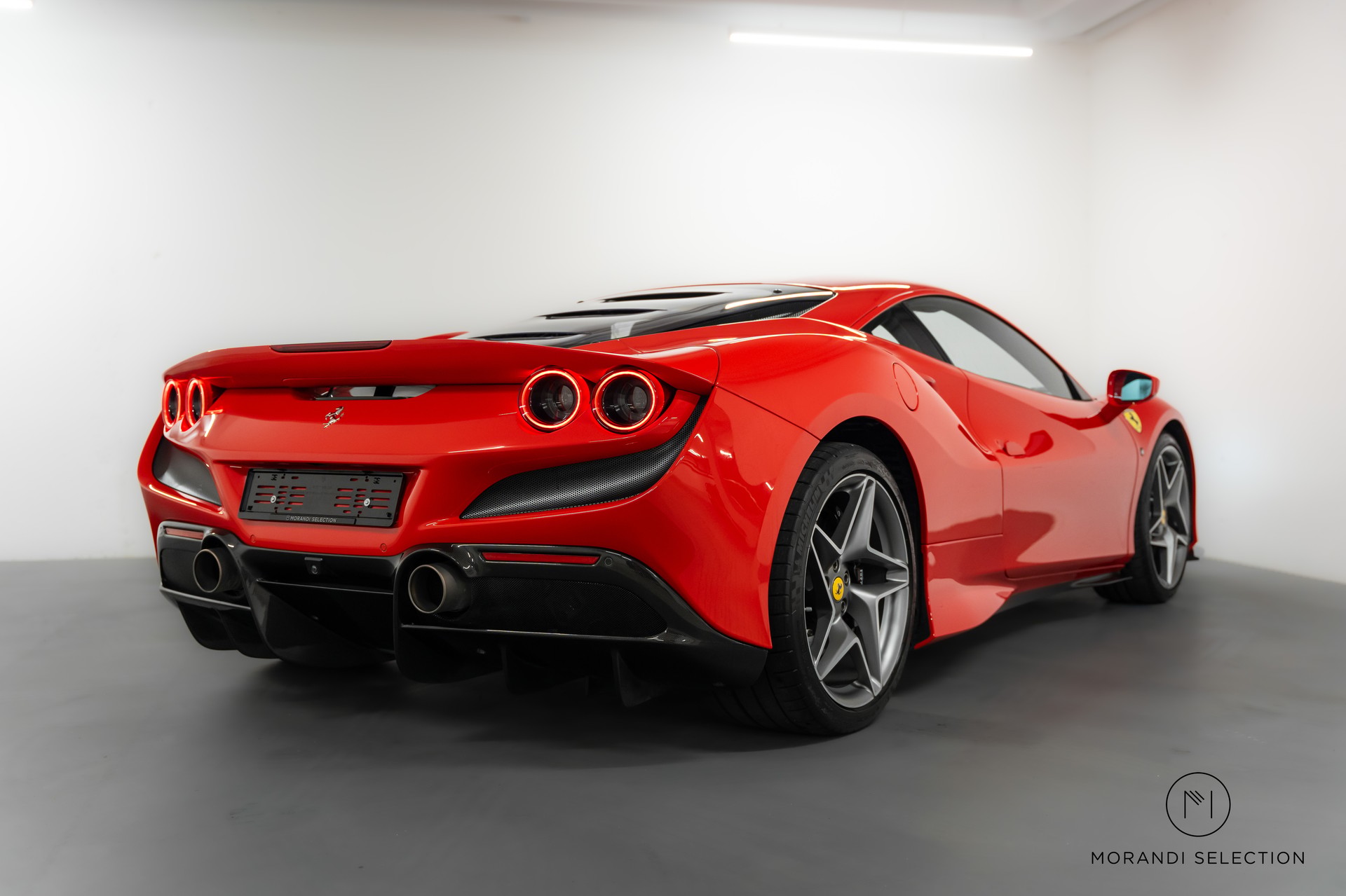 FERRARI F8 Tributo 3.9 Turbo-showroom-element-2