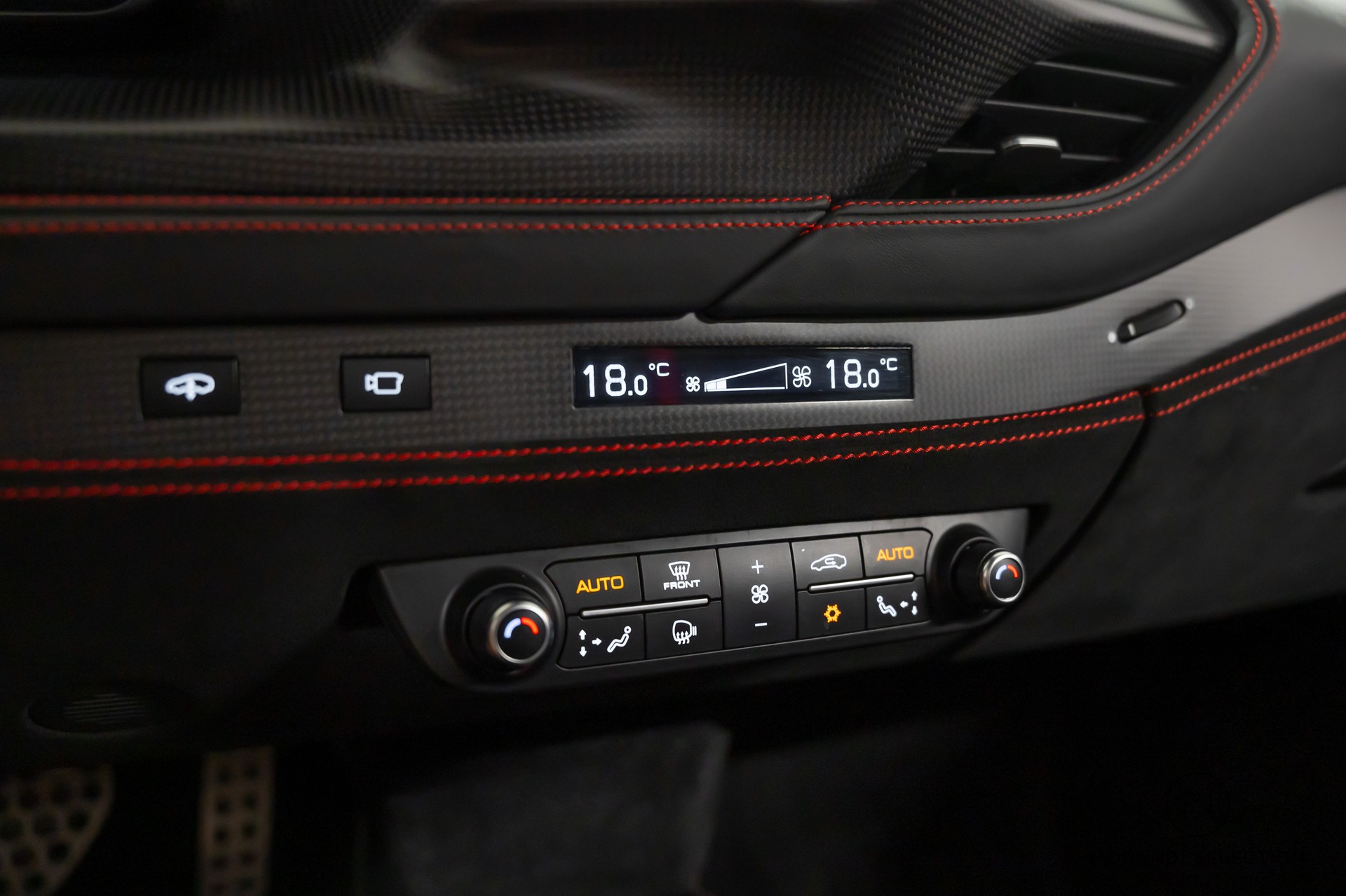 FERRARI F8 Tributo 3.9 Turbo-image-21