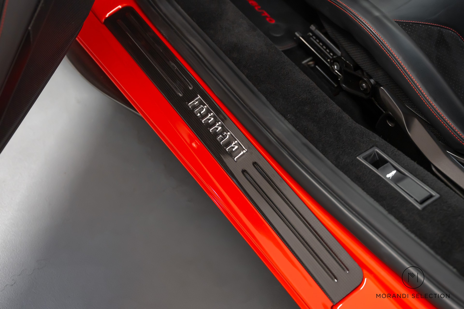 FERRARI F8 Tributo 3.9 Turbo-image-14